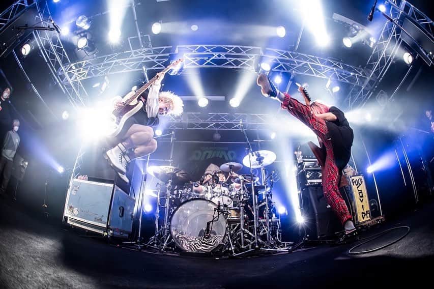 あやぺたのインスタグラム：「CAFFEINE BOMB TOUR 2022ｰ2023 2023.3.17 (FRI)  長野JUNKBOX  セミファイナル！ えが忍者、いちろく忍者参上ざいますござる！ 憂うぎゃるも一緒にやらせてもろて、パラパラも思ってばりぱりぴな一日でした  📸 @hayachinphoto   #SHIMA #NUBO #SPARKSOUNDSHOW #CBT20TH」
