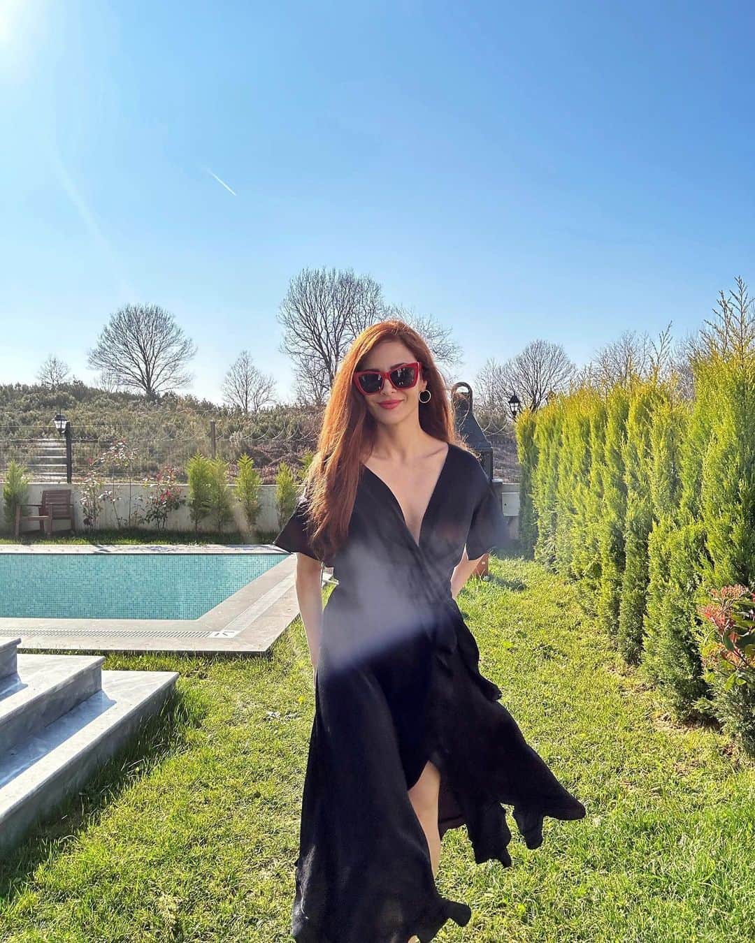 Mine Tugayのインスタグラム：「Bahçe işleri 🪴👩‍🌾🏡」
