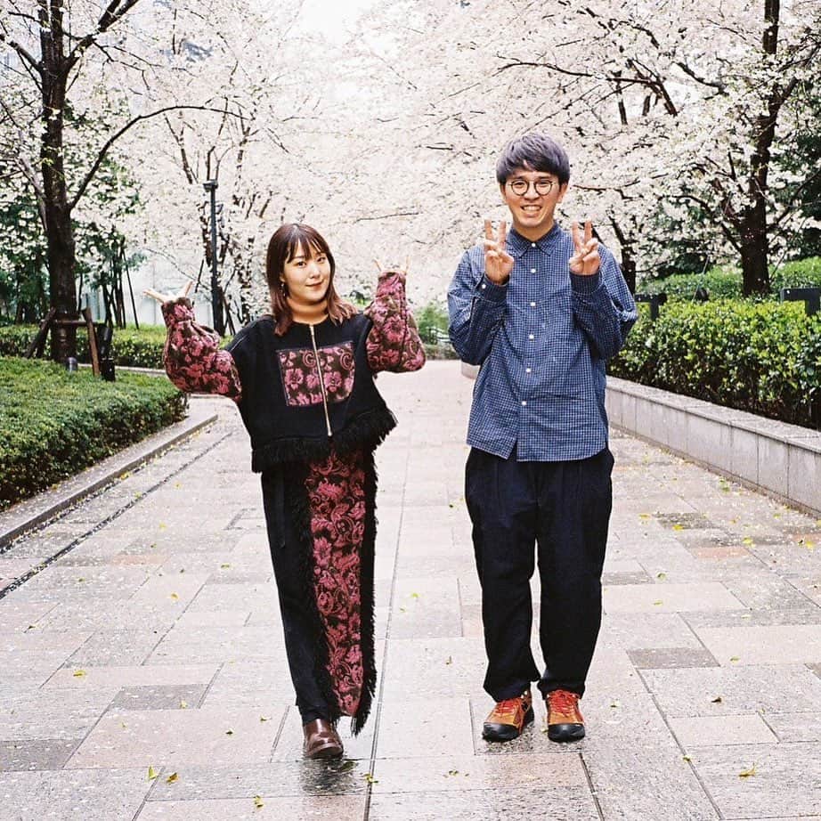 フレンズのインスタグラム：「桜まつりありがとうございました🌸 えみそん&太郎の2人編成でした✨ リールで咲かないでアコースティックverがちょこっと聴けるよ💘  #えみたろ」