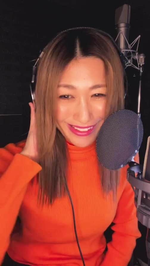 片桐舞子のインスタグラム：「新曲「東京」視聴会なのに、途中から歌いたくなっちゃったやつ。  3/29来週水曜リリースだよ🎉」