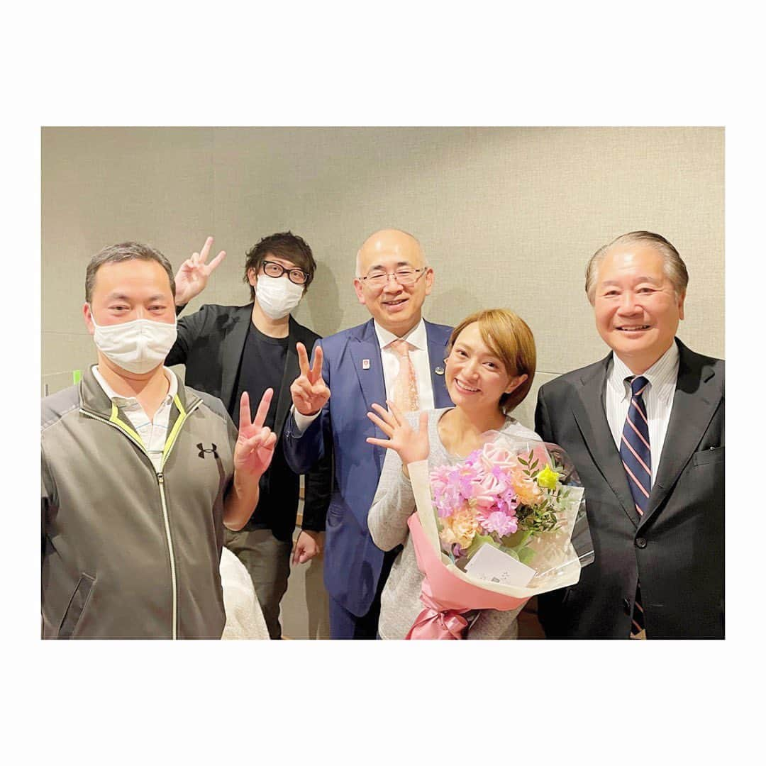 杜野まこさんのインスタグラム写真 - (杜野まこInstagram)「＼『にっぽん全国ひろし旅』卒業🌸／  約2年8ヶ月？ アシスタントを担当させて頂きましたNACK5『にっぽん全国ひろし旅』  3/26(日)の放送は＂杜野まこ卒業Special回"として、 今までの想いをとことん語らせて頂きました。　がっ……！！！  もっと沢山の思い出があって、学びや感謝があって…… 私の「にっぽん全国ひろし旅」への愛は20分じゃ到底語り終えることなんて出来ません！！！  ほんの一部でも、 この番組が好きでたまらないこと、 この番組でどんどん繋がっていく日本中での出会いがたまらなく好きだったこと、 感謝の気持ちがいっぱいあること、 そんな気持ちだけは届くといいなぁ〜と🥰🌸  ここでのご縁はこれからも大切にしていきたいと思います🙏✨ そしてまた私なりに、日本の魅力を沢山見つけて発信していきたいなと思っています‼️  これからも　変わらぬご愛顧の程何卒よろしくお願い申し上げます🌷🥰🌷  #NACK5 #にっぽん全国ひろし旅 #溝畑宏 #杜野まこ #アシスタント #卒業 #日本の魅力 #japan #美しい景色 #人と人との繋がり #おもいやり #真心 #出会いに感謝 #これからも #ご縁 #続く」3月26日 9時13分 - makomorino