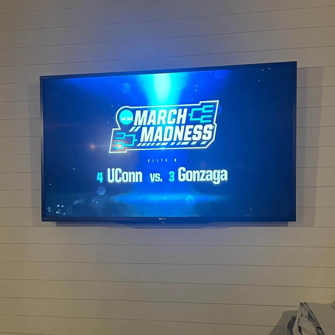 レイ・アレンのインスタグラム：「Game time! #🐾 #bleedblue」
