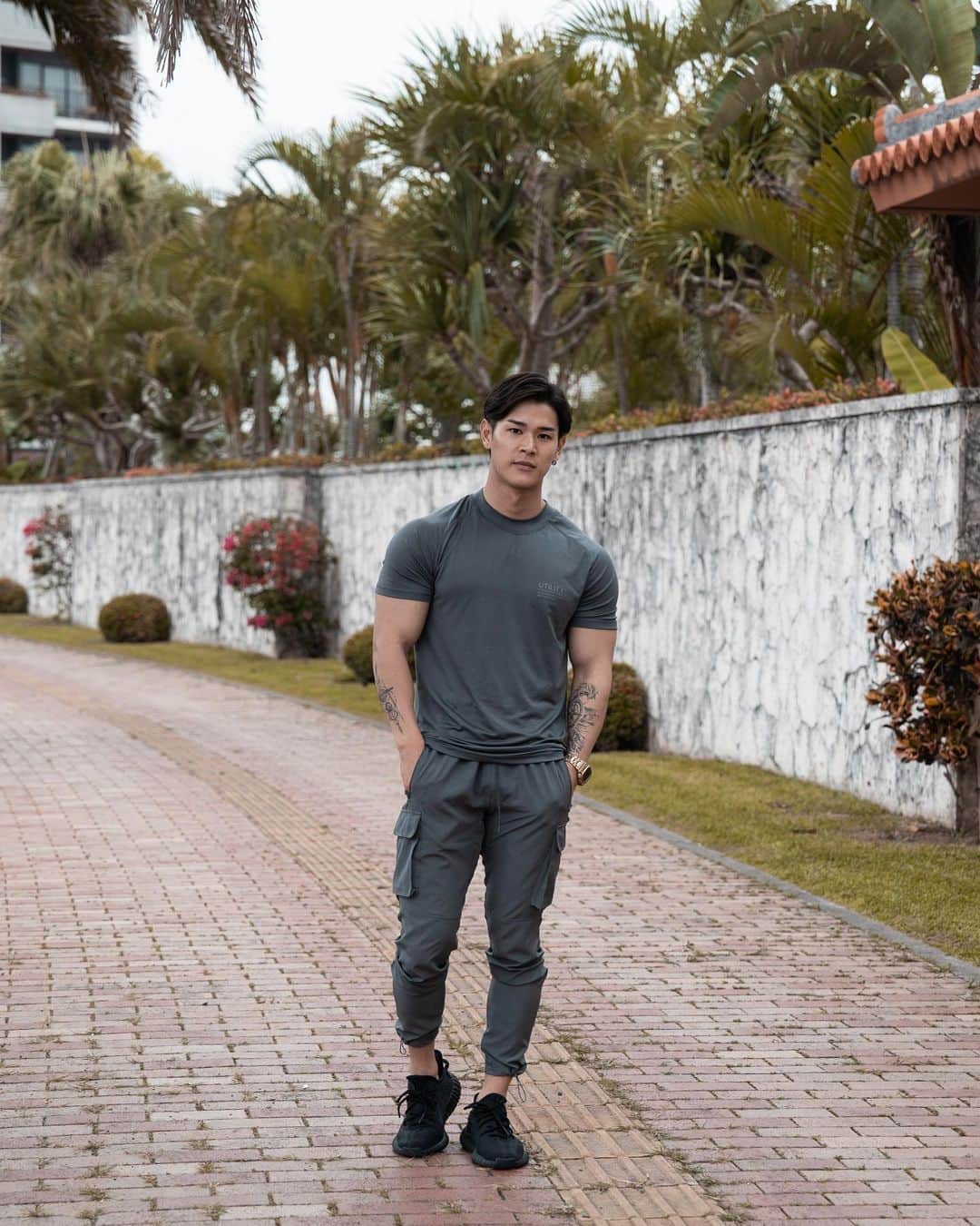 のインスタグラム：「8 weeks out🦈 食べたいより勝ちたいが圧倒的に強いよね☄️良いマインド☄️☄️ ・ ・ ・ #fitnessmotivation #physique  #bodybuilding #motivation」