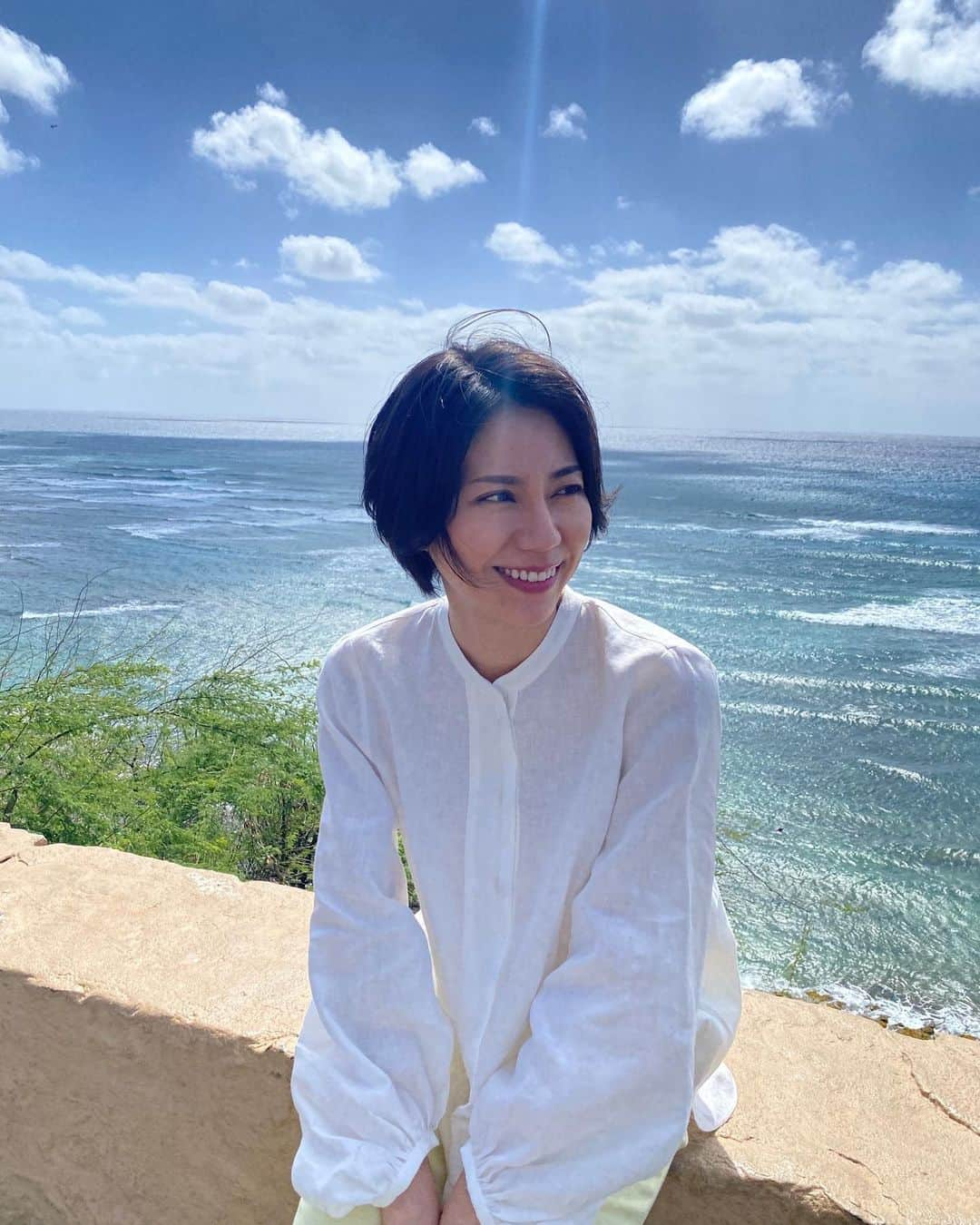 松下奈緒さんのインスタグラム写真 - (松下奈緒Instagram)「皆さんこんにちは！  今日はシトシトと雨が降り続いています。。。 少し肌寒いですね…  本日、夕方は！！ BS日テレ「松下奈緒のツアーで行く！ハワイ」 が放送になります！！！  コロナによる行動制限で旅ができなかったですが、約3年ぶりにハワイへ行って来ました🌈  久しぶりのハワイはやっぱり楽しい！！ 色んな体験も出来ましたし、いつも通りに美味しいものもたっっくさんいただいてきました😋  是非！ご覧頂けると嬉しいです😊✨  2023年3月26日（日）16:00～17:00 BS日テレ「松下奈緒のツアーで行く！ハワイ」  そして、夜は〜  #ハワイ旅行 #JTB #JAL #BS日テレ  #松下奈緒」3月26日 10時00分 - matsushita_nao_official