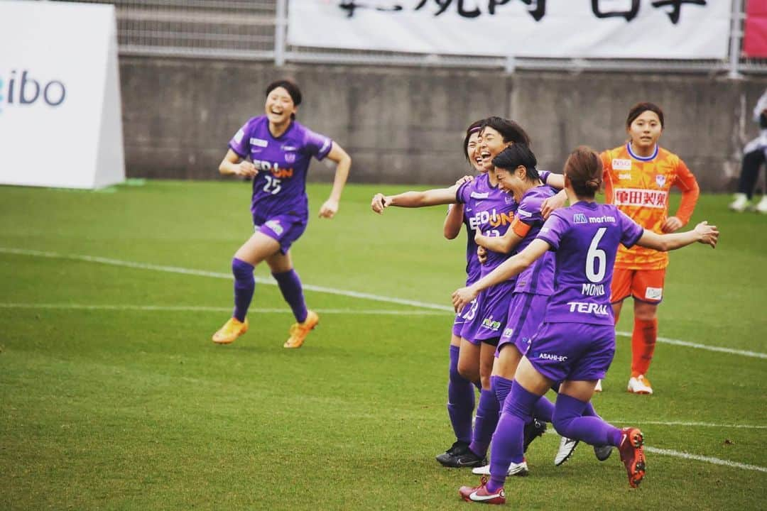 近賀ゆかりのインスタグラム：「Yogibo WE League 10  Game Day!!!!! 🆚 @inac_kobe_official  ⏰ 13:00 kick off 🏟 ノエビアスタジアム神戸  #weリーグ #サンフレッチェ広島レジーナ #サンフレファミリー #共鳴」