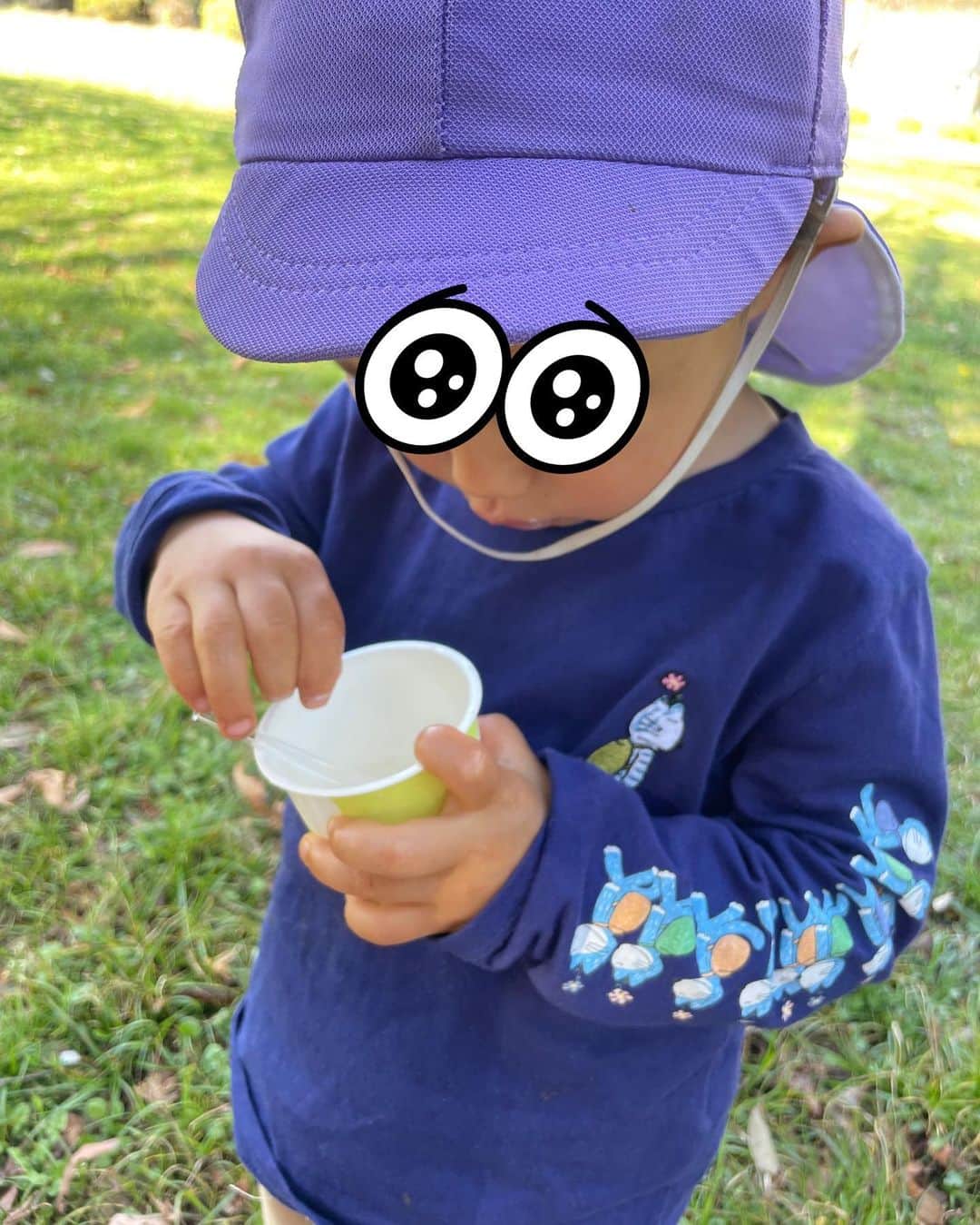 竹内由恵さんのインスタグラム写真 - (竹内由恵Instagram)「今日の静岡は雨模様です。  先日晴れている日に、保育園帰りの息子と公園でアイスを食べて、シャボン玉をしました。結構うまく吹けるようになっている！ 帰ってからも息子は「今日はアイス食べたね！」「シャボン玉作ったね！」と満足気に振り返っていました^ ^  #シャボン玉 #身体にいいシャボン玉ないかな　#二歳児 #男の子ママ」3月26日 10時01分 - yoshie0takeuchi