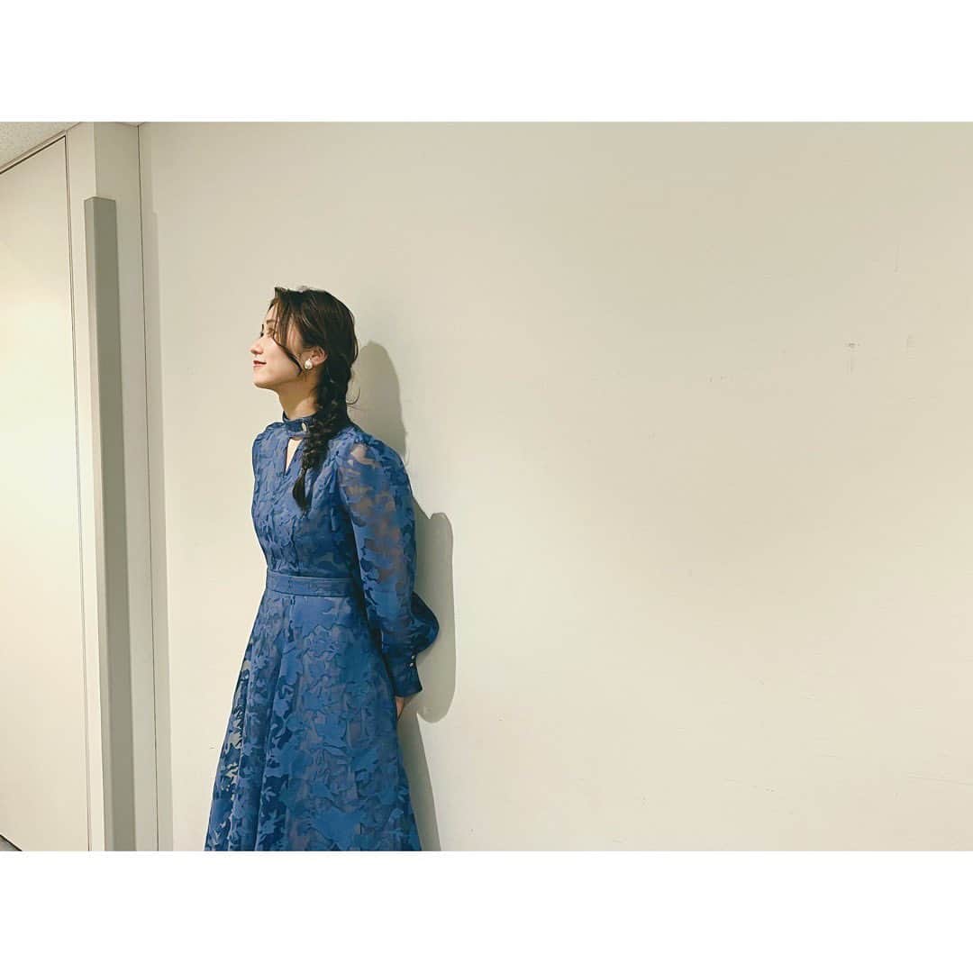 木下晴香のインスタグラム：「off shot💙 ⁡ dress👗@rienda_official  ⁡ ヘアーは、童話の中で三つ編みというワードが何度も出てくるので、ふんわり三つ編みにしてもらいました☺️ 最後の2枚は魔法使いのおばあさんのつもり…笑 ⁡ 朗読音楽劇『THE STORIES』〜グリム童話 ラプンツェル〜 2023.3.25」