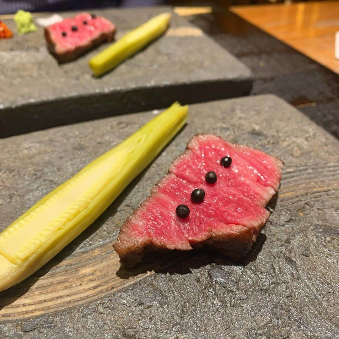 青山日和さんのインスタグラム写真 - (青山日和Instagram)「少し前に @bob_sio さんといった @fukushima_7days さん🍽 　 春を感じるコース🌸 色んなお肉料理楽しめる上 非常に美味やった…✨ 肉和食たまらんです🤤 　 お店の雰囲気も非常に良き。 　 そして、 ワインと見せかけてほうじ茶🍵 これまたすんごい美味しくて お料理にマッチしていた😊 　 #福島グルメ #大阪グルメ #コース料理 #和食好き #デートにオススメ #個室あり #福島ランチ #肉和食 #肉和食月火水木金土日」3月26日 10時09分 - hiyo131131