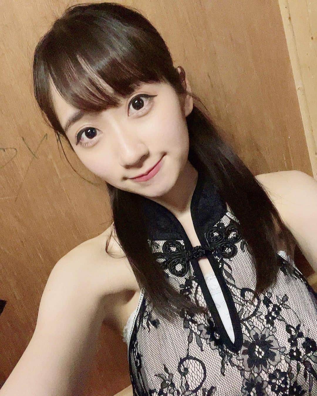 のインスタグラム：「#MIANEYO2023 2日目 ご来場いただいた皆様ありがとうございました😊🤍  雨でお足元悪いなかお越しいただき 同じ時間を共有できて本当に幸せです🙏🏻  観劇を楽しみに事前にご予約してくださった皆様 当日時間が急遽できたから駆けつけてくださった皆様 ありがとうございました🙇🏻‍♀️  なにか心に残るものがあれば幸いです☺️ ご感想をSNSで書いてくださってる皆様ありがとうございます！ ゆっくりですが読ませていただいております🙇🏻‍♀️ とても励みになっております🤍ありがとう。  残すところあと3公演。 本日は13:00/17:00 2公演となっております！ 上演時間は110分予定です🙇🏻‍♀️ 新宿THEATER BRATSにてお待ちしております😌✨  当日券もございますのでお時間できた方はぜひ🙇🏻‍♀️  #主演 #舞台 #フライドBALL企画 #MIANEYO2023A #新宿 #THEATER #BRATS #若松愛里」