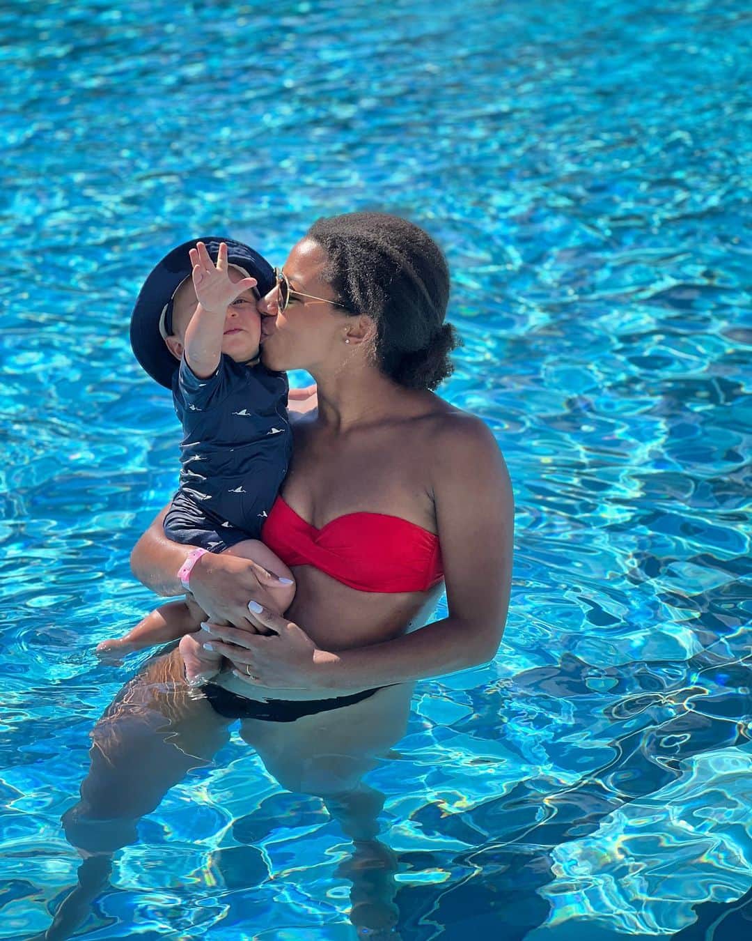 ジェニファー・アビルのインスタグラム：「Forever My ☀️shine  . . #sunshine #son #mamasboy #momlife #mom #vacation」