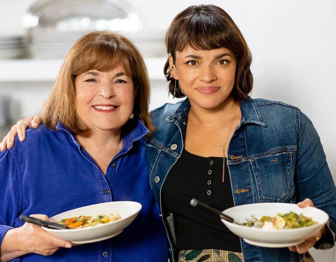 アイナ・ガーテンのインスタグラム：「Don't forget to join Norah Jones and me on Be My Guest streaming on Discovery+ anytime and on Food Network tomorrow (Sunday) at 11:30am.  She is truly amazing and we had such a wonderful day together! ❤️❤️❤️」