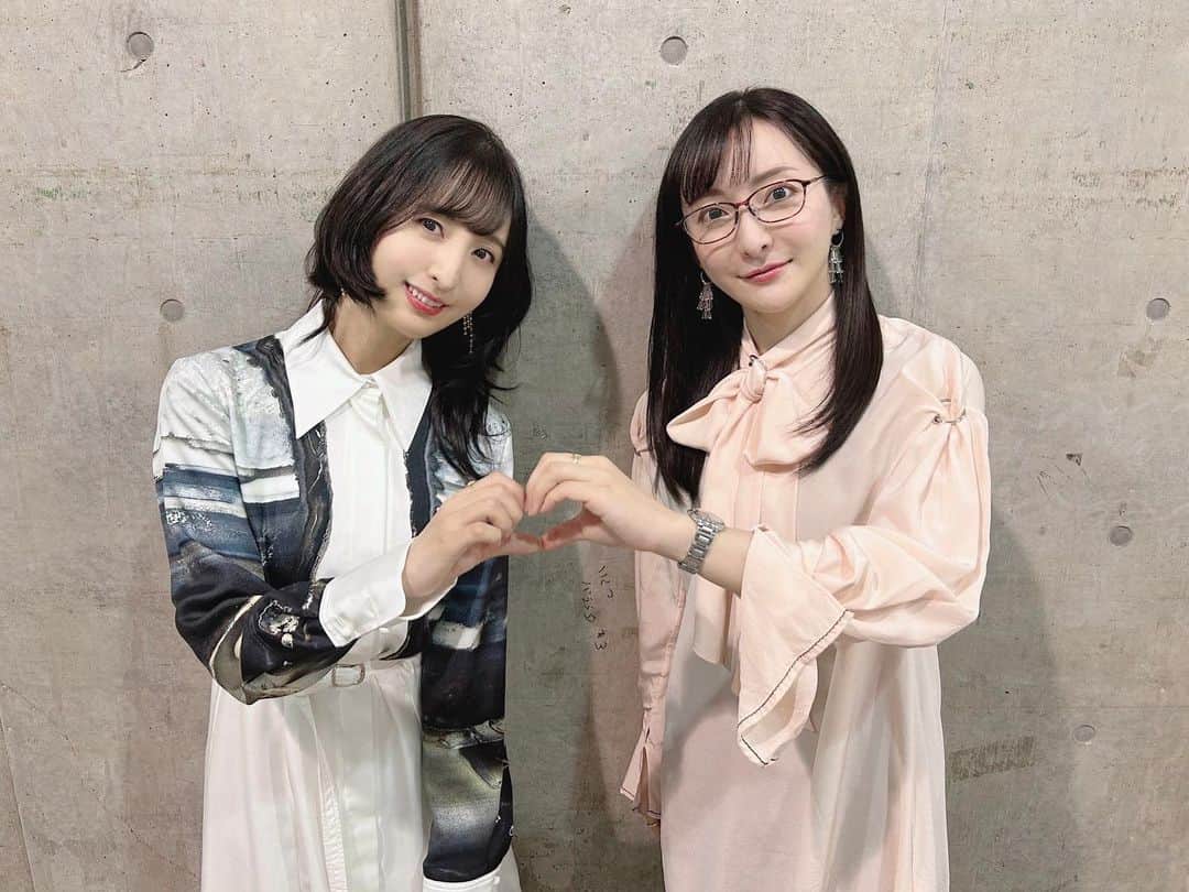 松澤千晶のインスタグラム：「アニメジャパン1日目、楽しかったです。  今年もあやねるに会えました。確か初めてお会いした日にハートを作ったような？  あの日を思い出して再び心を一つに…ちょっと私の気持ちの方が重くないですか。笑  お衣装など、後日改めて載せてまいります。  #佐倉綾音 #Animejapan2023」