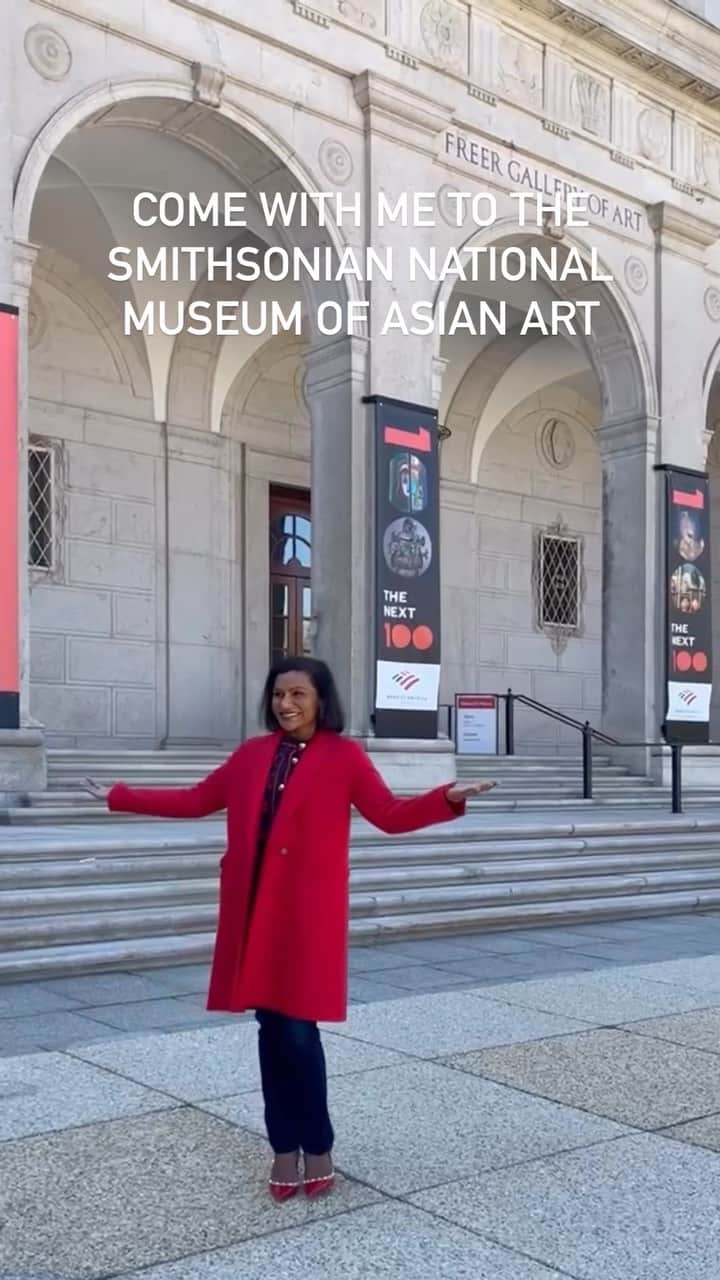 ミンディ・カリングのインスタグラム：「You know I wasn’t going to DC without visiting the @natasianart! The Tibetan Buddhist Shrine Room, the Peacock Room, the many statues, screens and paintings were so beautiful to see in person, each filled with such history. I hope you can go see it, or check out their many online exhibitions. @smithsonian」