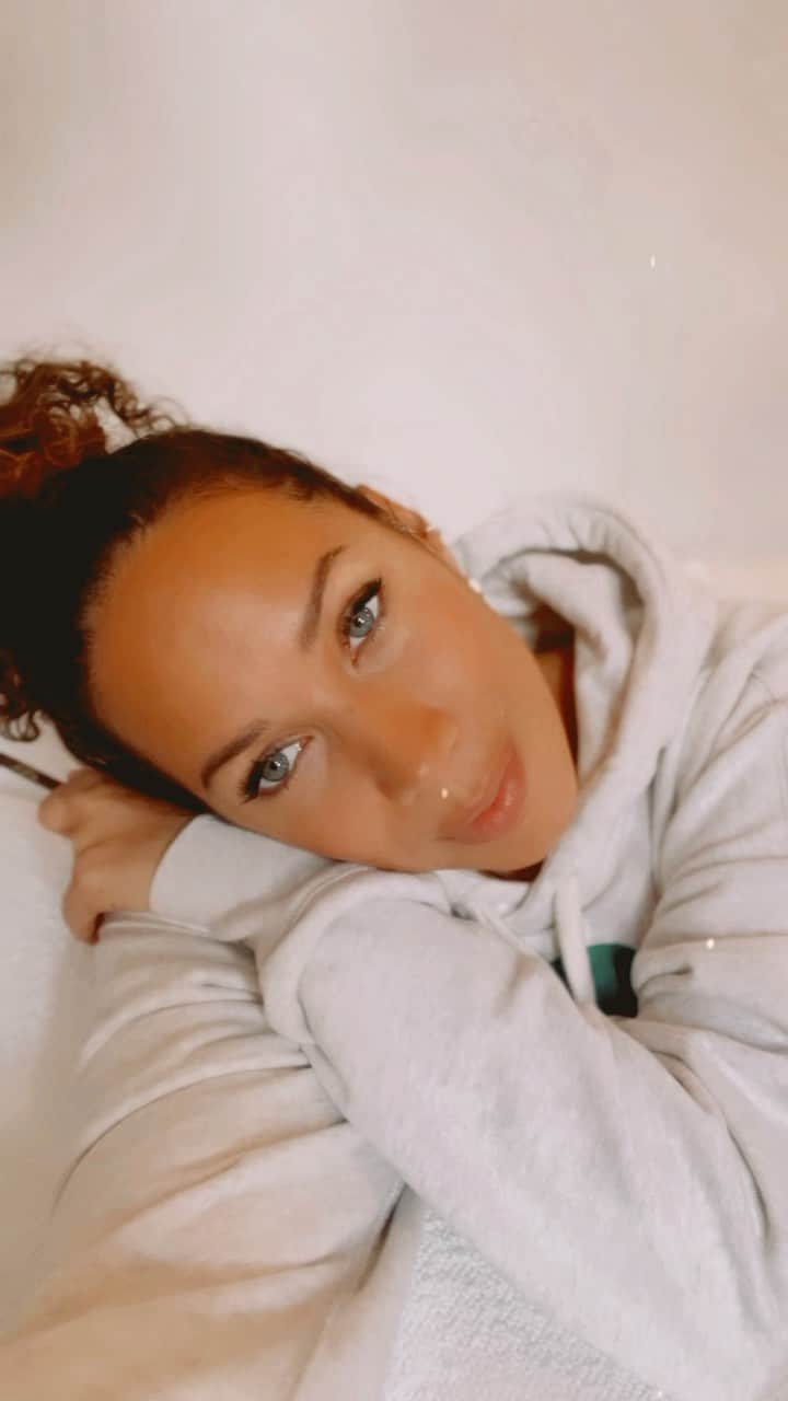 レオナ・ルイスのインスタグラム：「🤍」