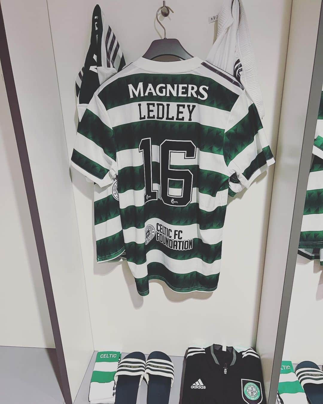 ジョー・レドリーさんのインスタグラム写真 - (ジョー・レドリーInstagram)「Great to be back in green and white @celticfc 🍀」3月26日 3時45分 - joe16led