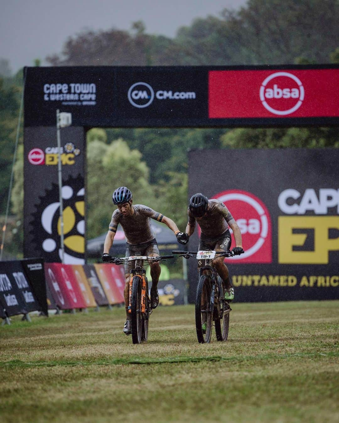 ヴィンチェンツォ・ニバリさんのインスタグラム写真 - (ヴィンチェンツォ・ニバリInstagram)「We have reached the last stage of this tough and fantastic race @capeepic Tomorrow we will leave for stage 7 and we will give it our all @porrosamuele.  Siamo arrivati all'ultima tappa di questa dura e fantastica gara @capeepic. Domani partiremo per lo stage 7 e ce la metteremo tutta. @porrosamuele   #race #travel #italy #view #landscape #team #cycling #adventure #vincenzonibali」3月26日 4時13分 - vincenzonibali