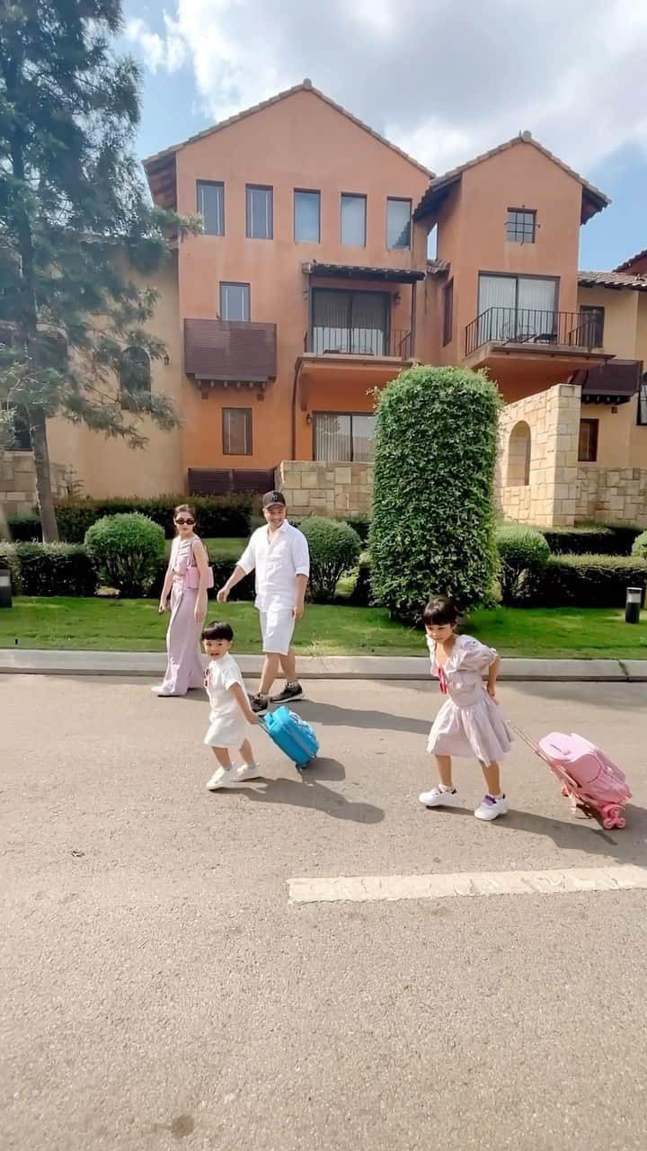 チェルシー・オリビアのインスタグラム：「Huhu tepat seminggu sudah saatnya pulang dan kembali bikin bento besokk sekolahhh😿😿😿  Yuk anak anak pulang pulang😿 Btw ini di Toscana Valley,Khao yai (cantik luar biasa kaya bukan di Thailand yahh ❤️,bisa jadi Inspo kalian kalo mau ke Thailand juga)」