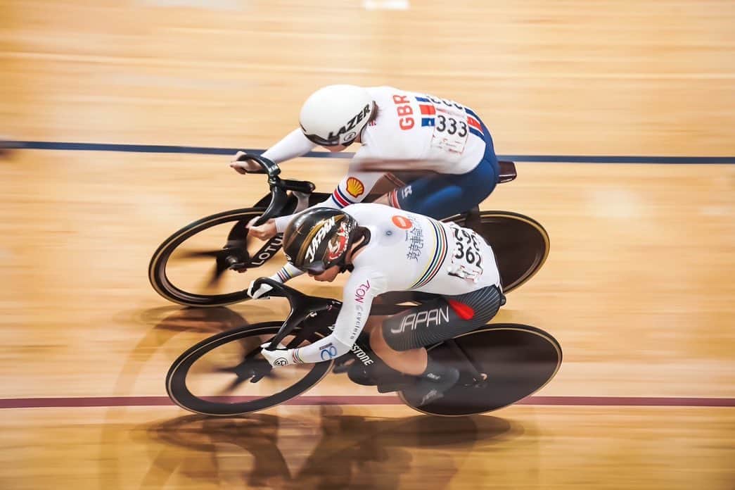 のインスタグラム：「・ かっこよくて美しいスポーツ 素敵な写真ありがとう🌹*° 📸@mfenno29   #trackcycling #trackcyclist #cycling #cyclist #cyclingphotos #sprint #sport #athlete #japan  #自転車 #自転車競技 #サイクリング #スポーツ」