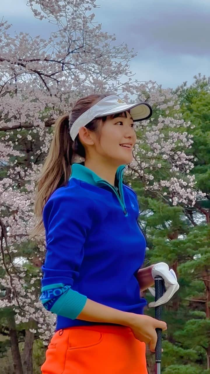 のインスタグラム：「桜が満開の中ゴルフが出来ました🌸💕 毎年運良くお花見ゴルフができてます🫶🏻✨  週明けもまだ見れるかな？🌸 おすすめ桜ゴルフスポットぜひ教えてください🫶🏻✨  #ゴルフ女子#ゴルフ女子コーデ#ドライバー#ゴルフスイング#ゴルフ#ゴルフ好きな人と繋がりたい#ゴルフコーデ#ゴルフうまくなりたい#関東ゴルファー #golf#golfstagram#golfwear#golfaddict」