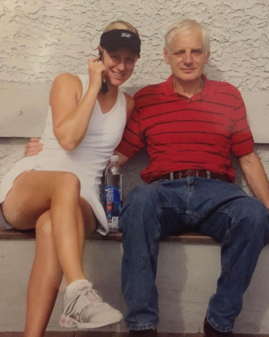 アリソン・リスクのインスタグラム：「My dad’s rare form of leukemia came back a few days after Thanksgiving last year. The realization of a life without my dad crippled me both mentally and physically for the past months.   The disease ravaged his body, but his spirit never faltered. He would tell me, “I’m fighting hard and you need to, too.” His mentality and fortitude were unparalleled.   For those that don’t know, my dad was a Marine, Secret Service agent, and an FBI private investigator. He was a badass his entire life. He was painstakingly private and a fierce family man. Continuously generous and selfless to a fault. He adored animals like they were his children. His sense of humor and laugh fill my greatest memories. He was our family’s greatest protector and my biggest fan-and I was his. He was all of life’s best qualities rolled into one human. To know him, was to know you will never meet anyone else quite like him. Because he was, I am.  Forever my hero & inspiration, forever my dad.  If you wish to contribute to research that works to eradicate this disease, (all leukemias), for generations to come, I’d ask that you consider donating to lightthenight.org, (there is a donate tab on the top right corner), in memory of Albert Riske.❤️」