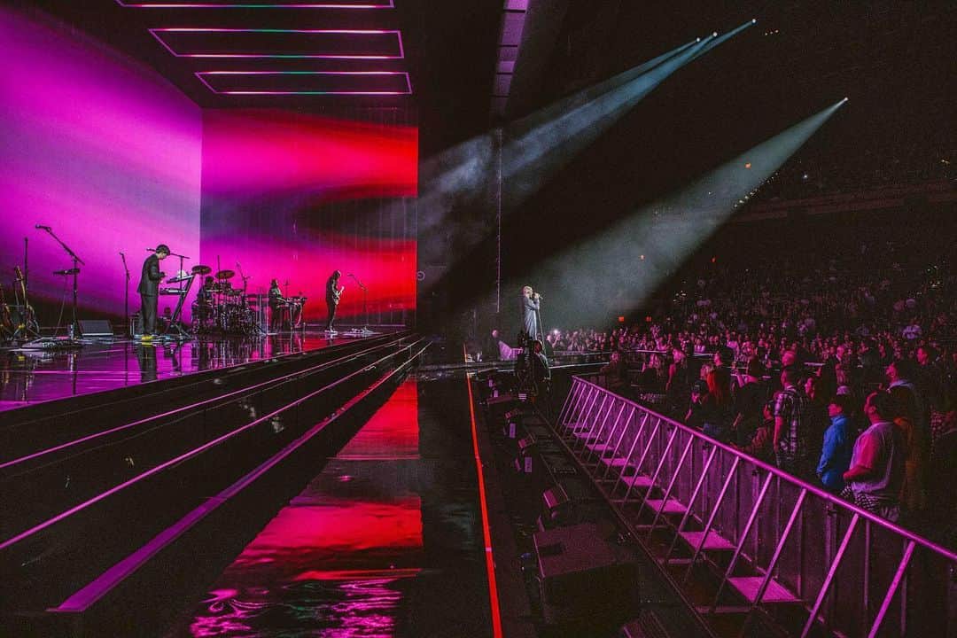 Maroon 5さんのインスタグラム写真 - (Maroon 5Instagram)「#M5LV • NIGHT 1 • SOLD OUT @parkmgm #dolbylive」3月26日 6時54分 - maroon5