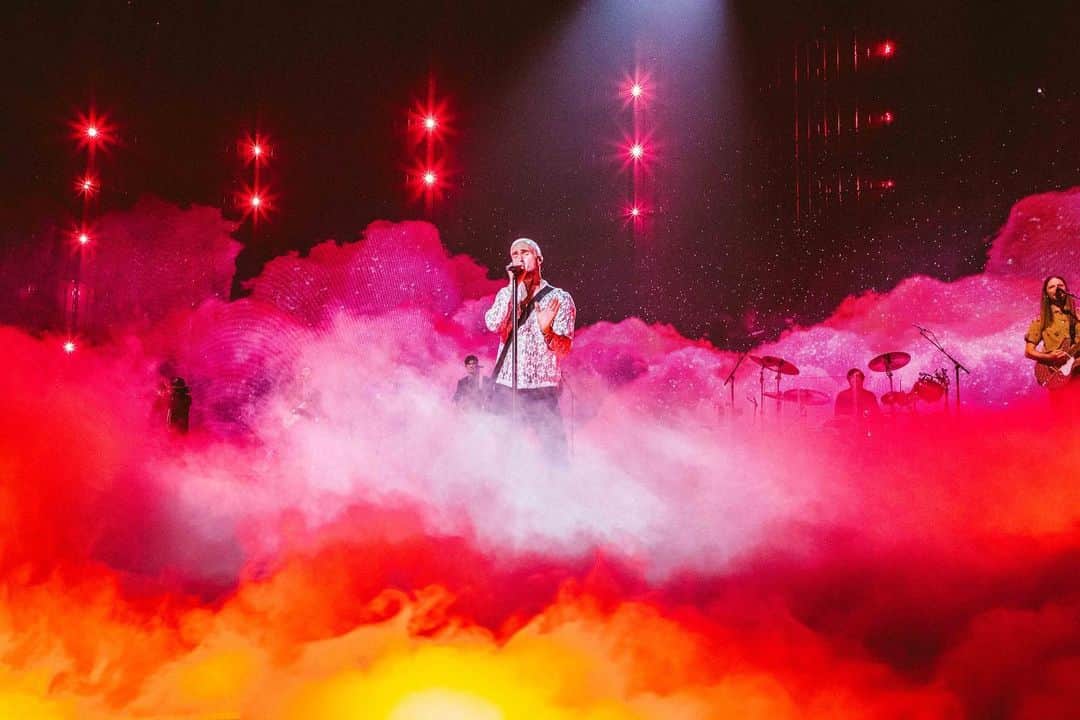 Maroon 5のインスタグラム：「#M5LV • NIGHT 1 • SOLD OUT @parkmgm #dolbylive」