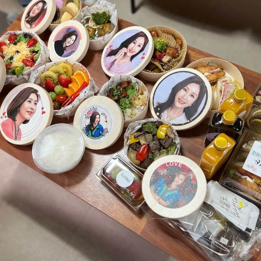 のインスタグラム：「😍😍😍  #깜짝선물  #해외에서 보내온 도시락 감사합니다♡♡」