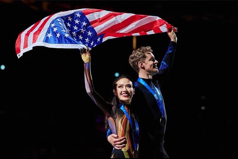 エヴァン・ベイツのインスタグラム：「Soaking it in and it still doesn’t feel real. What a crazy journey it’s been. Thank you for being a part of it! #WorldChamps 🇺🇸🥇  📷: @jmfotoz」