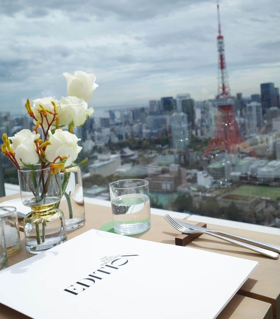 佐藤晴美さんのインスタグラム写真 - (佐藤晴美Instagram)「久しぶりに友達とゆっくり ちょいとお洒落して😗  米粉のパンがもちもちで最高でしたし、 グラスでいただくお茶が美味しすぎましたし、 左を向いたら東京タワーがありますし、 奇跡的に夏みたいな天気でしたし、  いい時間でした🤍」3月26日 20時02分 - sato_harumi__official