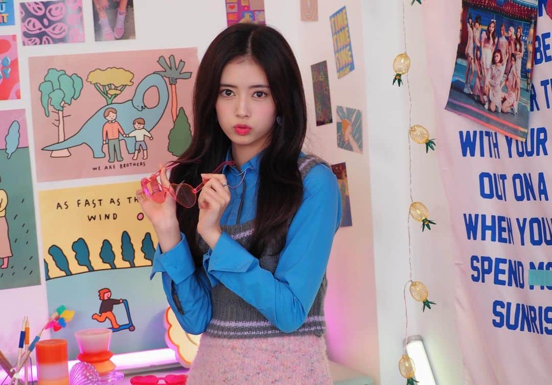 Niziさんのインスタグラム写真 - (NiziInstagram)「[#NiziU_CAM] NiziUの魅力的なボイスRIMAの登場 ...
