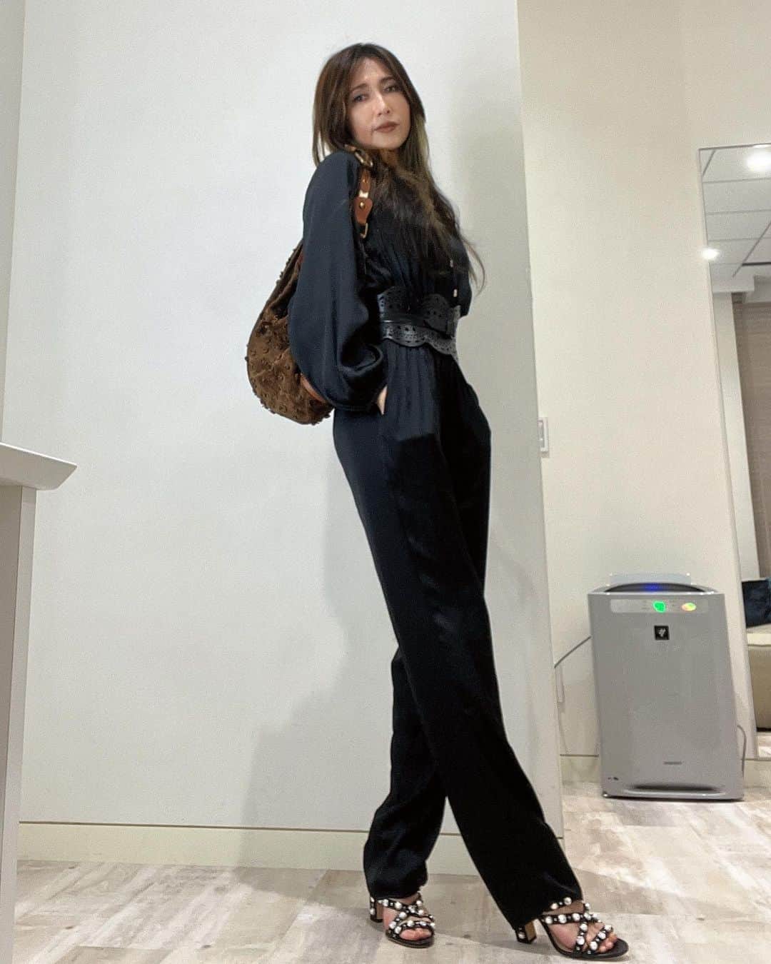 のインスタグラム：「足元の悪い中、今日来てくれた皆様✨本当にありがとございました。  今日はファンミーティングで、 質問を受けたり、色々なお話をしたり😄１回目２回目で質問もまるで違う内容で楽しかったです。  1回目は歌を歌いましたね。笑  2回目は男性が残るまでジャンケンしたり🤣 思い出に残るファンミーティングになりました⭐️  ありがとう💕💕  ３枚目、みんなに会うからいつもよりアイライン太めよ  ４枚目、今日司会をしてくれたNちゃんと✨」