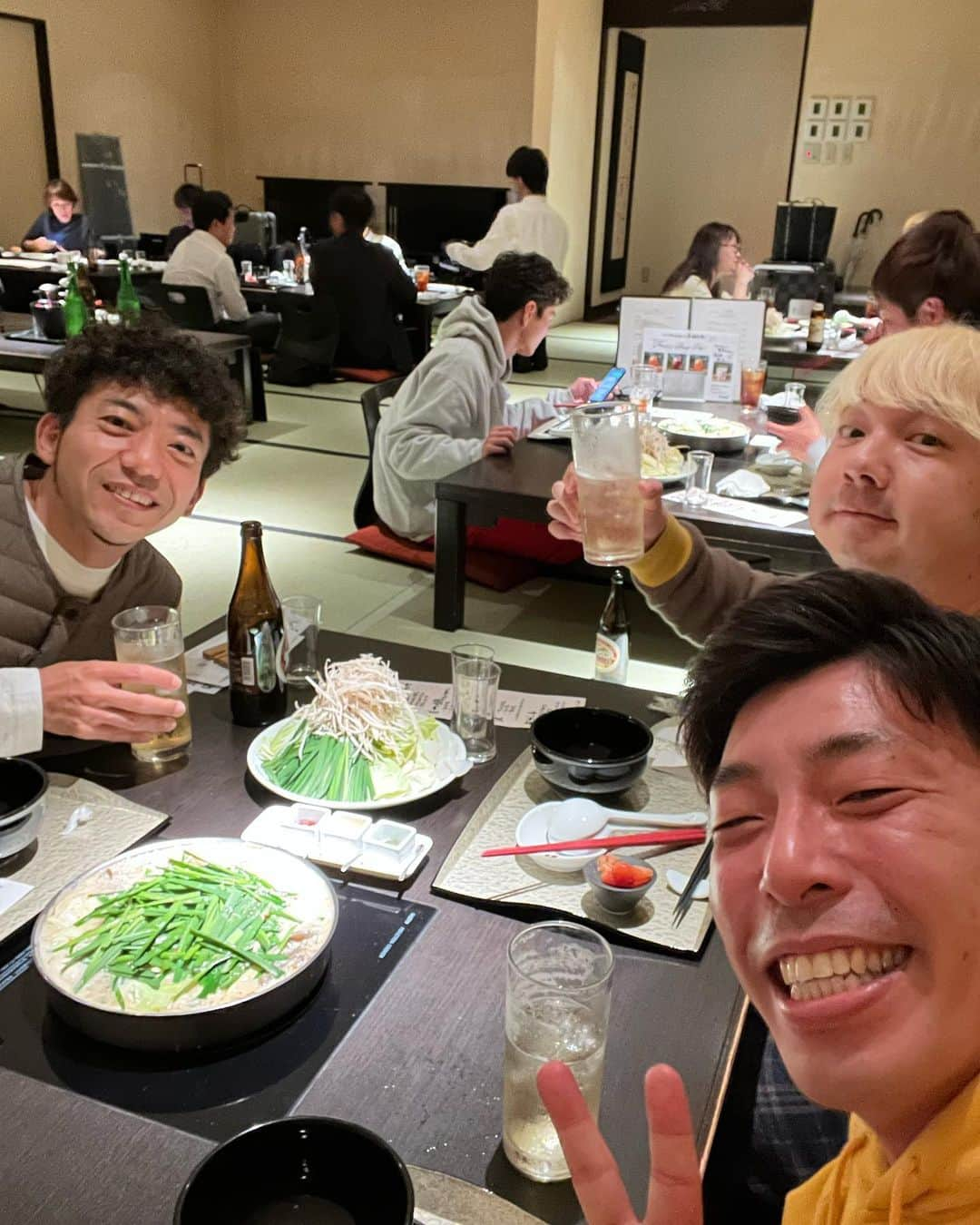 別府ともひこさんのインスタグラム写真 - (別府ともひこInstagram)「神戸、福岡お笑いフェスありがとうございました🤗✨ 美味しいものも食べて楽しかった🤗🤗 また観に来てください🤗♨️♨️ U字工事卓郎さんの背中がかっこよかったです！！✨ #U字工事さん ＃三四郎さん #や団さん #モグライダーさん #どぶろっくさん #エイトブリッジ」3月26日 18時31分 - bepputomohiko