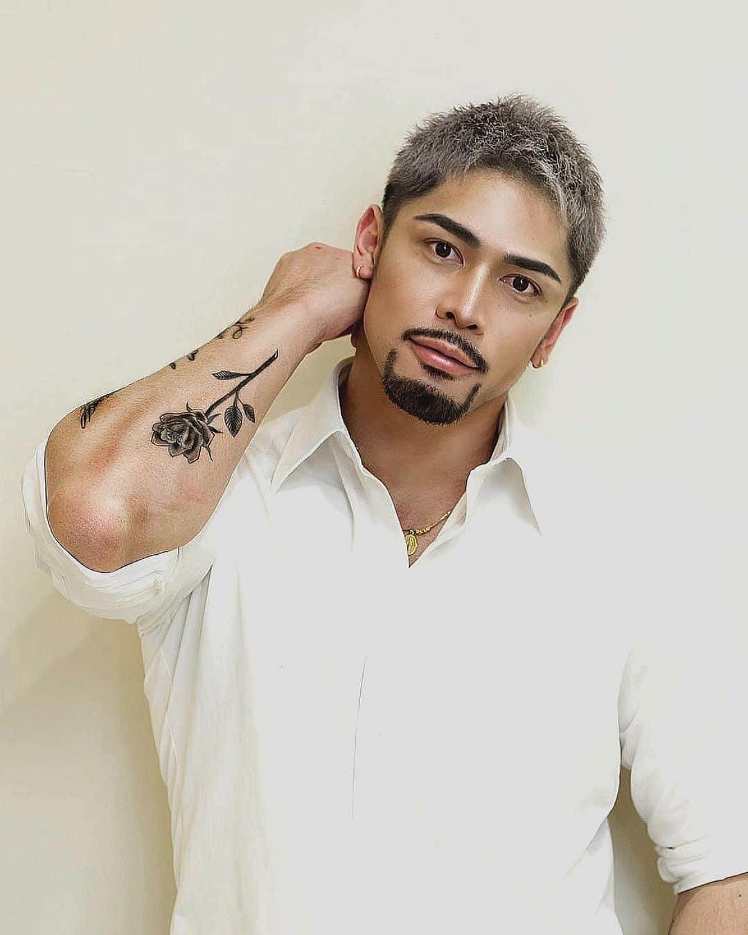 ARU【アル】のインスタグラム：「ハイトーン復活！ Hair by @bar_takumi1013 🔥 たくみくん最高🔥」