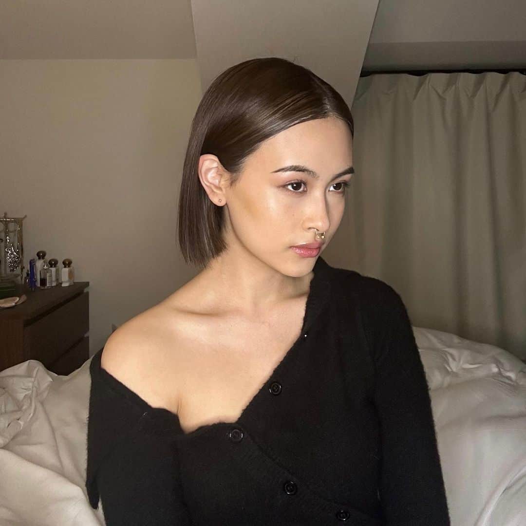 のインスタグラム：「💇‍♀️🖤」