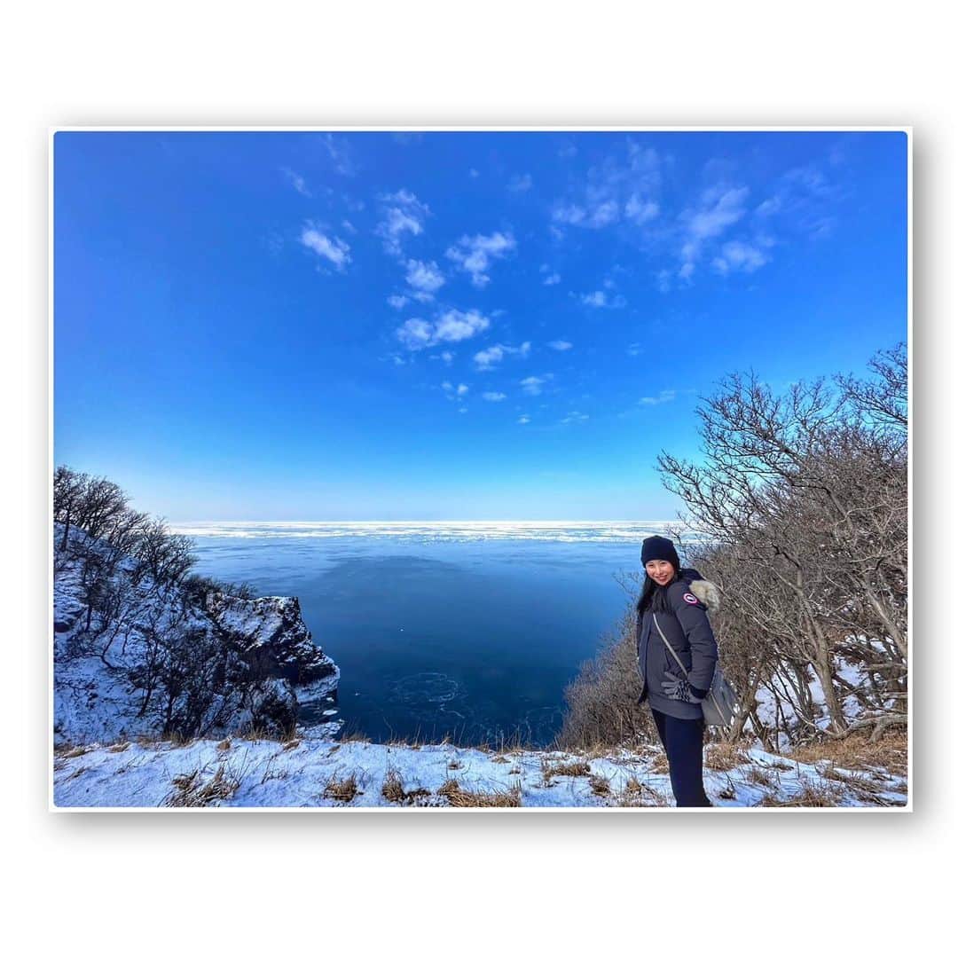 宇田恵菜さんのインスタグラム写真 - (宇田恵菜Instagram)「フレペの滝 知床の森やトレッキングは、ガイドさんなしでは危険なところが多い中 冬でも、個人で行ける場所なのがフレペの滝。  知床自然センターから歩いて片道45分. ふわふわの雪だと、スノーシューをレンタルして行った方が踏みしめて歩けた。  はるか向こうの水平線に1000km離れた北の国から流氷が見えるのがとても美しく、積雪ある断崖から吸い込まれるぐらいの青い海。  とてつもなく美しかった。 道標がないので、帰り道はわからなくなって危険だったけど その後にヒッチハイクして下山したり楽しい最高時間でした！  フレペの滝も凍ってた！ ------------------------------- #casting  #actress #shortfilm #キャスティング  #役者  #filmingcrew #filming #撮影中 #撮影クルー #leadactress #女優 #actresslife #スチール撮影 #黒髪 #blackhair 　#愛媛出身 #不動産女子 #japaneseactress  #知床旅行　#知床半島　#フレペの滝　#知床自然センター」3月26日 18時44分 - ena2727