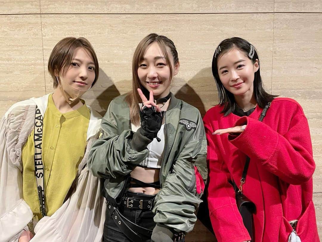 山名裕子のインスタグラム：「. ♡  #Bumblebee7 #舞台 #須田亜香里　さん #ポールダンス #感動」