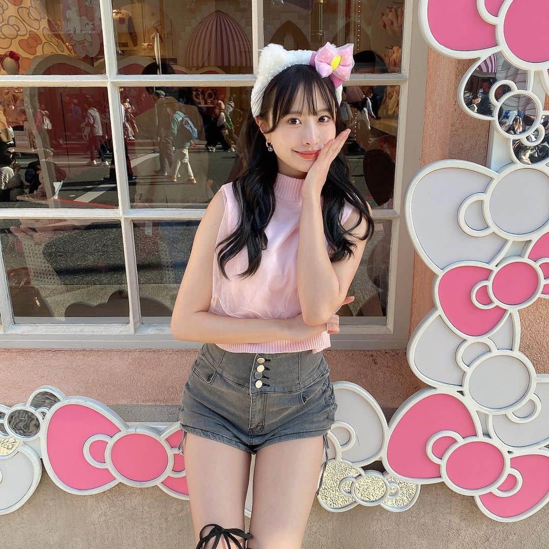 藤川らるむのインスタグラム：「好きなキャラクターはキティちゃん^._.^🎀 ⁡ ⁡ ⁡ ⁡ ⁡ ⁡ ⁡   ⁡ ⁡ ⁡ 여자 #𝘧𝘰𝘭𝘭𝘰𝘸ｍ𝘦 #𝘧𝘰𝘭𝘭𝘰𝘸𝘦𝘳 #女孩 #섹시한 #𝘧𝘢𝘴𝘩𝘪𝘰𝘯 #ı𝘯𝘴𝘵𝘢𝘨𝘰𝘰𝘥 #𝘱𝘩𝘰𝘵𝘰𝘰𝘧𝘵𝘩𝘦𝘥𝘢𝘺 #𝘢𝘳𝘵 #𝘤𝘶𝘵𝘦 #𝘴𝘵𝘺𝘭𝘦 #𝘮𝘦 #패션스타그램 #セルフィー #𝘪𝘨𝘦𝘳𝘴𝘫𝘱 #𝘴𝘦𝘭𝘧𝘪𝘦 #팔로우환영 #란제리 #속옷 #น่ารักจัง #ใสใส#สคใส #ยิ้ม #คําคม  #สาวออฟฟิต#ถกและดีมือนจริง #สาวออฟฟิศ  #ユニバコーデ #ユニバカチューシャ #ユニバ」