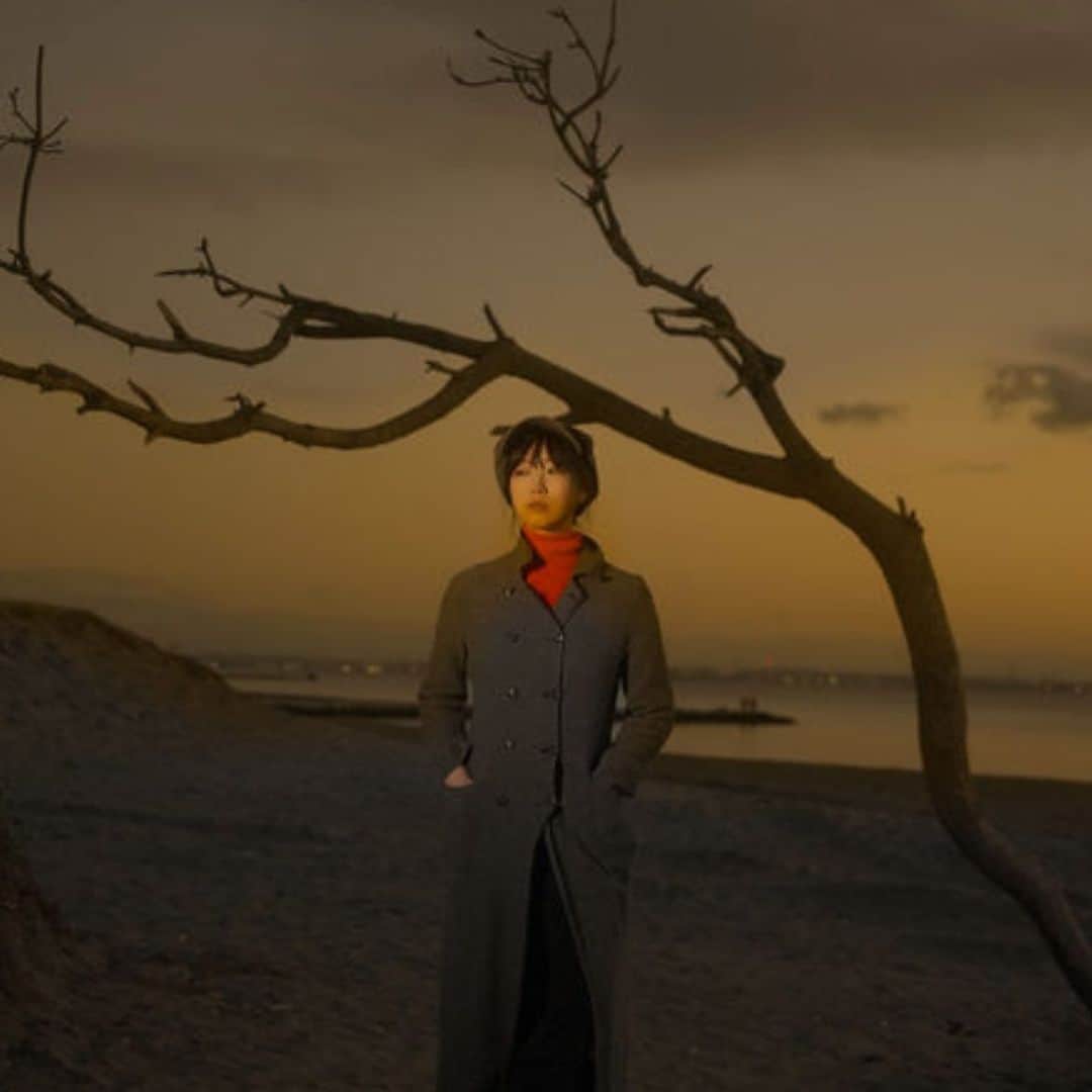 佐々木心音のインスタグラム：「【写真集最新作】🌸 全てオリジナルで作ってる写真集、 今回は、 大人気の小説×昭和のPhoto Kinema  女性雑誌カメラマン一花の物語りです📷 昭和のアダルト雑誌を撮っていた女性カメラマンの雑誌作品も入っている、とってもディープな作品です。 1人3役演っています☺︎  今なら予約特典の一花ブロマイド付き！ ショップをご覧ください〜♪  https://kokoneshop.thebase.in/」