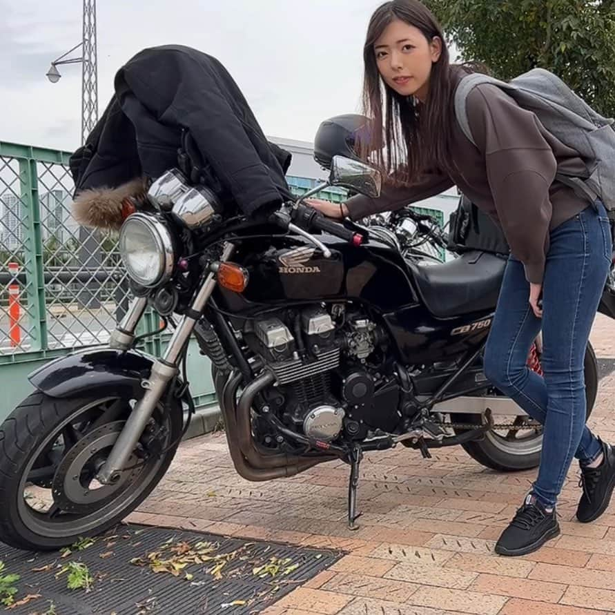 なっちゃんのインスタグラム：「アイコンの写真のバイク。やっとちゃんと乗れるようになりましたね   #バイク女子 #モトブログ #バイクのある風景 #バイクのある生活 #バイク好きな人と繋がりたい #モトブロガー #ヤマハバイク #ヤマハsr400 #yamaha #sr400 #motorcycle #bikegirl #girlsbiker #bikestagram #cb750 #大型バイク #大型バイク女子 #ホンダ #HONDA」