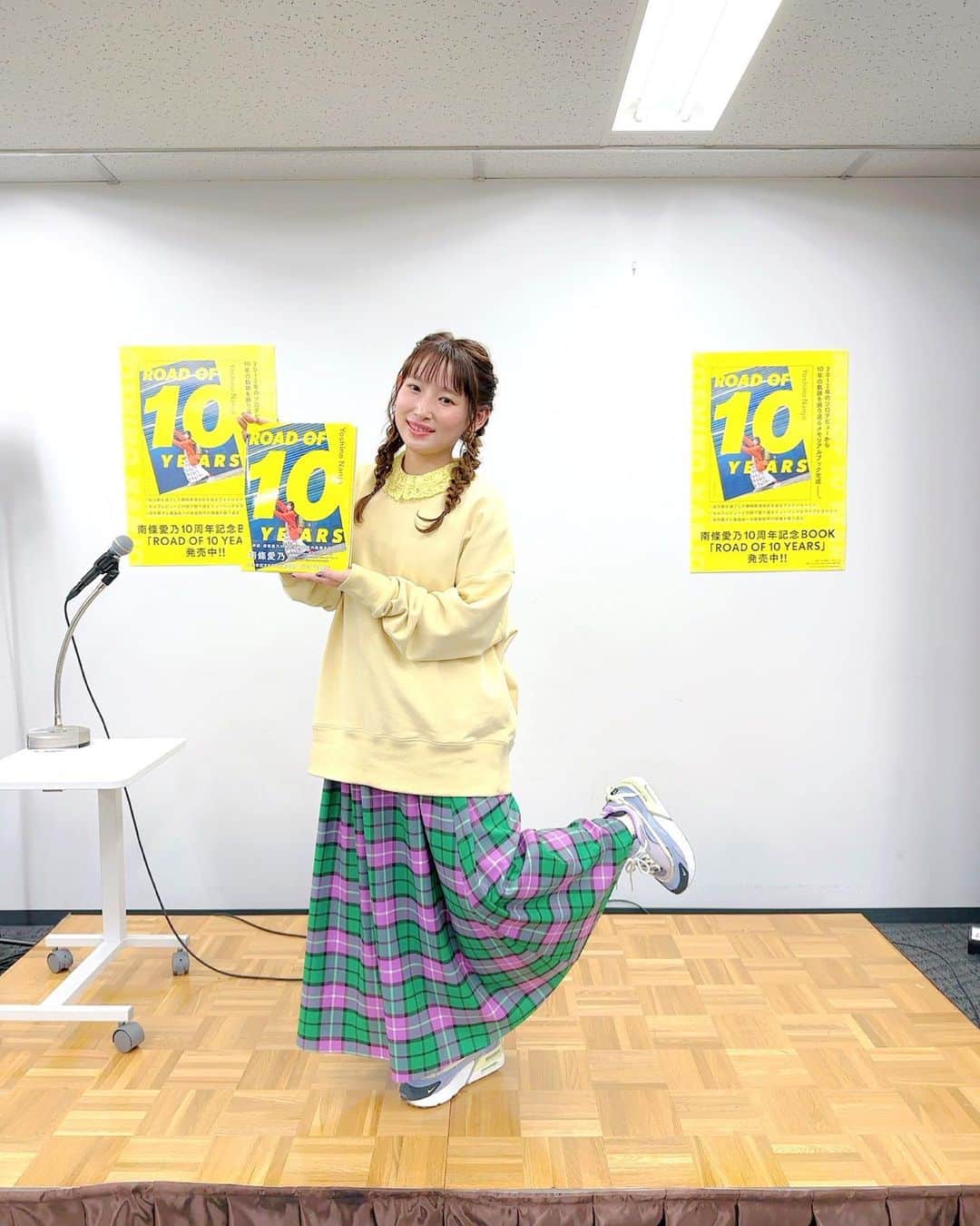 南條愛乃のインスタグラム：「【10周年記念本 発売記念トークイベント】 2023.3.26 ⁡ ・・・ ⁡ 昨年12月に発売しました10周年記念本の発売記念トークイベントがありましたー！ありがとうございましたー！ ⁡ MC澄川さんをお招きして、1部、2部と本を振り返りつつ色んなお話が出来たかなと思います〜！ ⁡ 未公開写真や、撮影時わたしが撮ってたスナップショットなどもスクリーンで見ていただきつつ‥ 楽しんでいただけていたら幸いです！ ⁡ 今日お見せしたわたし撮影の写真もいくつか載っけておきます〜！ お気に入りは、わたしを撮ってるスタッフさんたち一同の写真📸 なんか青春感。笑 ⁡ 改めて素敵な本に仕上げてくださったリスアニ！編集部の皆さま、ありがとうございました✨（お弁当も美味しかったです😋） ⁡ ・・・ ⁡ スタイリスト＊前田千佳子さん ヘアメイク＊アサミさん（ @asamihorie_mua ）」