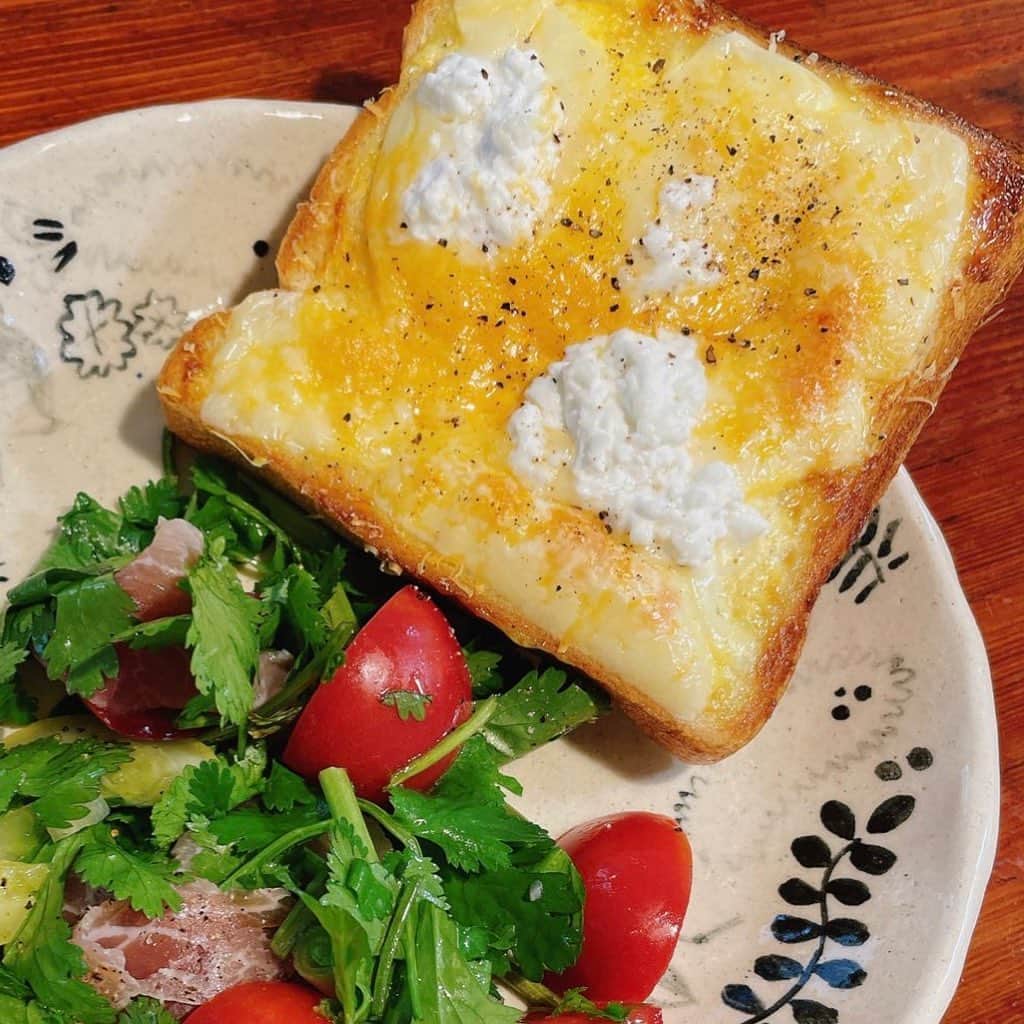 谷口菜津子さんのインスタグラム写真 - (谷口菜津子Instagram)「美味しかったチーズトースト」3月26日 19時40分 - nco0707