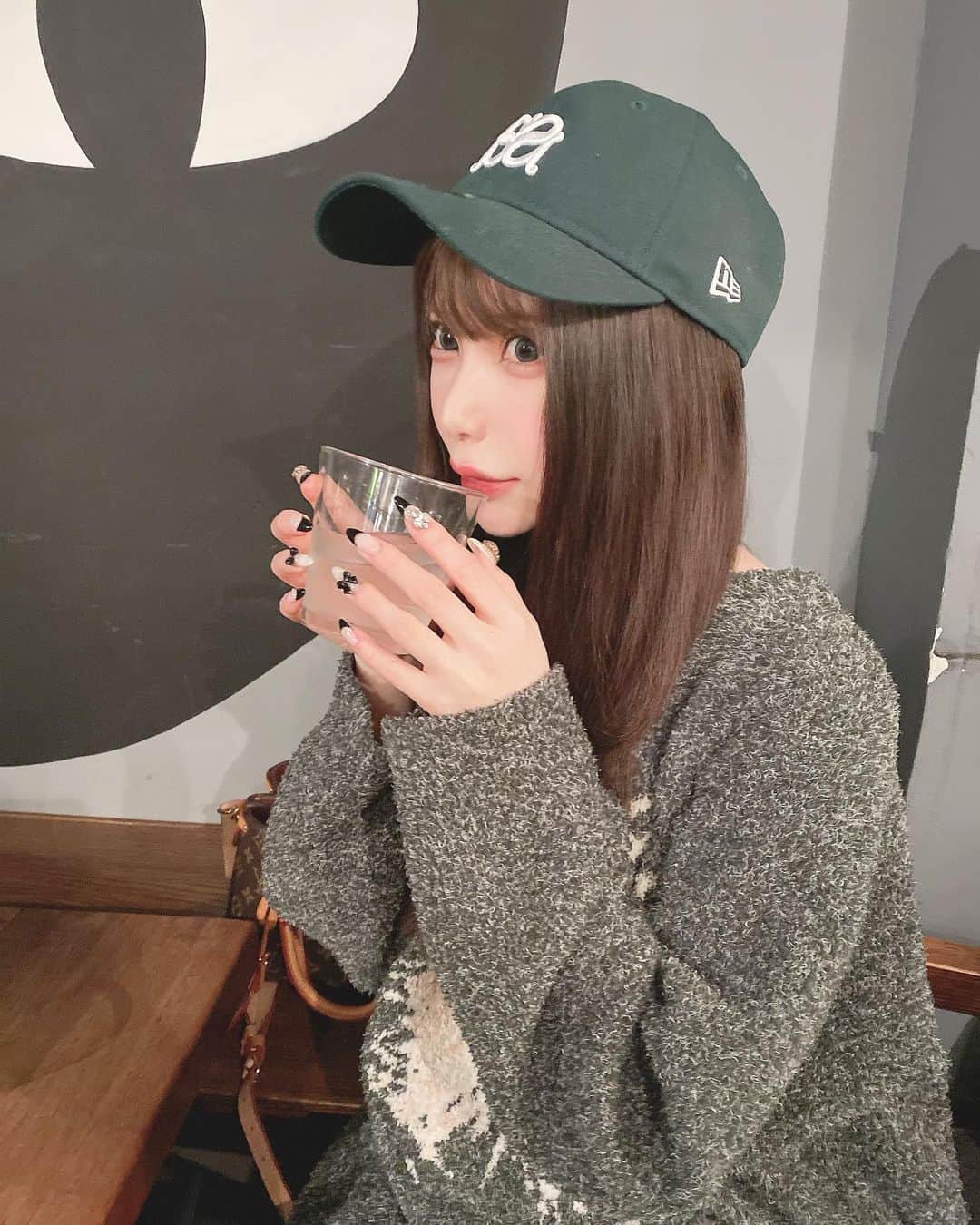 葵ローズのインスタグラム：「雨の日外出拒否反応出るけんパジャマでマツエクとお買い物とサロンの打ち上げ行きました🤭🍡  @changmisalon  ついに１周年になりました👶🏻 これからもよろしくお願いいたします🎀 3月まで半額キャンペーンしてるので ご予約はお早めに🤍  それとこないだTAクリニックでボトックスしてきたょ！ 経過がたのしみ🥺 @marie_yamada_ 先生 ありがとうございました❤︎  #パジャマ #ジェラピケ #パジャマが好き #パジャマが落ち着く #TAクリニック#ボトックス」