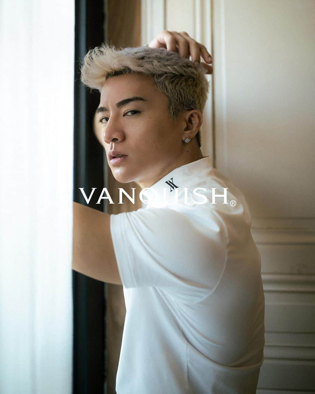 ヴァンキッシュさんのインスタグラム写真 - (ヴァンキッシュInstagram)「VANQUISH Spring Collection 2023.  Available Now.  ■ VA Icon Mock Neck Short-Sleeve T-Shirt [VYC005]  #vanquish」3月26日 19時49分 - vanquishjp