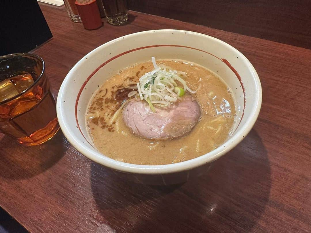 橋本市民球場さんのインスタグラム写真 - (橋本市民球場Instagram)「最近のラーメン🍜 お納めください☺️☺️☺️  1  #丈六 中華そば 2 #丈六 おやすみラーメン 3 #豚山　小ラーメン 4 #拉麺阿修羅 胡麻らーめん 5 #麺元素　中々 6 #丸高中華そば 中華そば 7 #しあわせのらーめんミゥ  　　　　　　とんこつラーメン 8 #まぜそばロマン　 　　　　期間限定ラーメン 9 #無鉄砲　とんこつラーメン」3月26日 19時50分 - rinjin.shimin