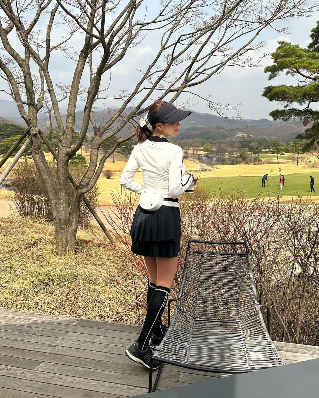 アン・シネさんのインスタグラム写真 - (アン・シネInstagram)「🖤  @mizuno_golfapparel_kr」3月26日 10時54分 - shinaeahn