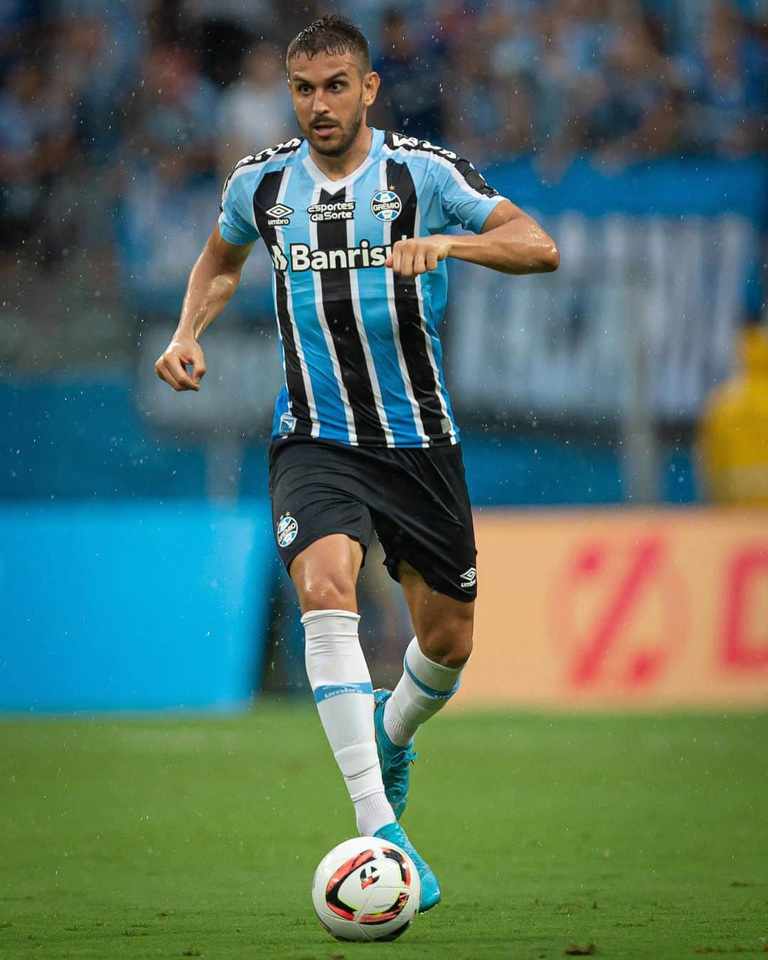 ブルーノ・ウビニのインスタグラム：「VITÓRIA COM CARA DE GRÊMIO 🔵⚫️⚪️」