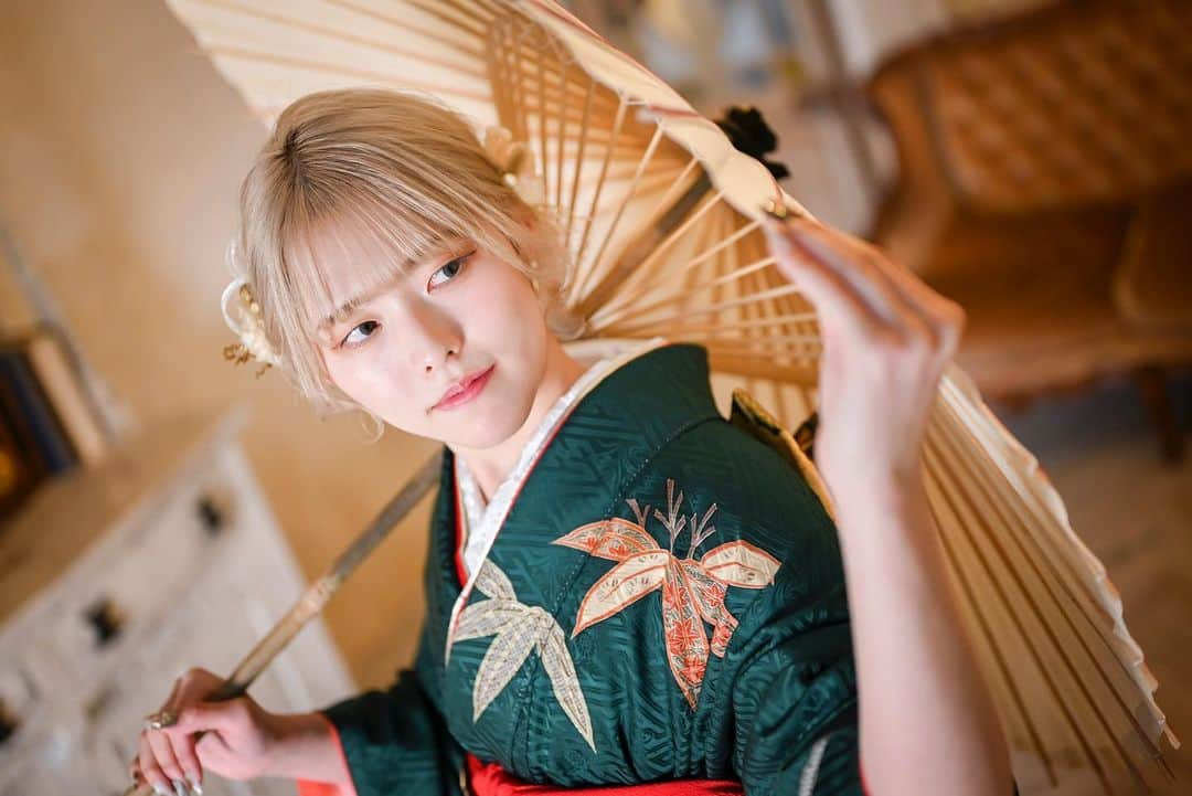 LE-PLA BEAUのインスタグラム：「. ハナエミ振袖展示会👘 〜4/2（日）開催中🌷  24年、25年度成人の方はお急ぎください❗️ .  ご予約はWeb、お電話受け付けております📞 　　　詳細はHPでご確認ください😊 @minmi_toyokawa  @photostudio_minmi  @hanaemi_kimono  ---------------------------------------------------------- #振袖 #振袖ヘア #成人式ヘア #成人式 #成人式前撮り #成人式ヘアセット #成人式振袖 #成人式髪飾り #成人式帯結び #振袖前撮り #振袖レンタル #振袖帯結び #ママ振 #ママ振袖 #ママ振袖アレンジ #前撮り #フォトスタジオ #フォトスタジオ豊川#写真館」