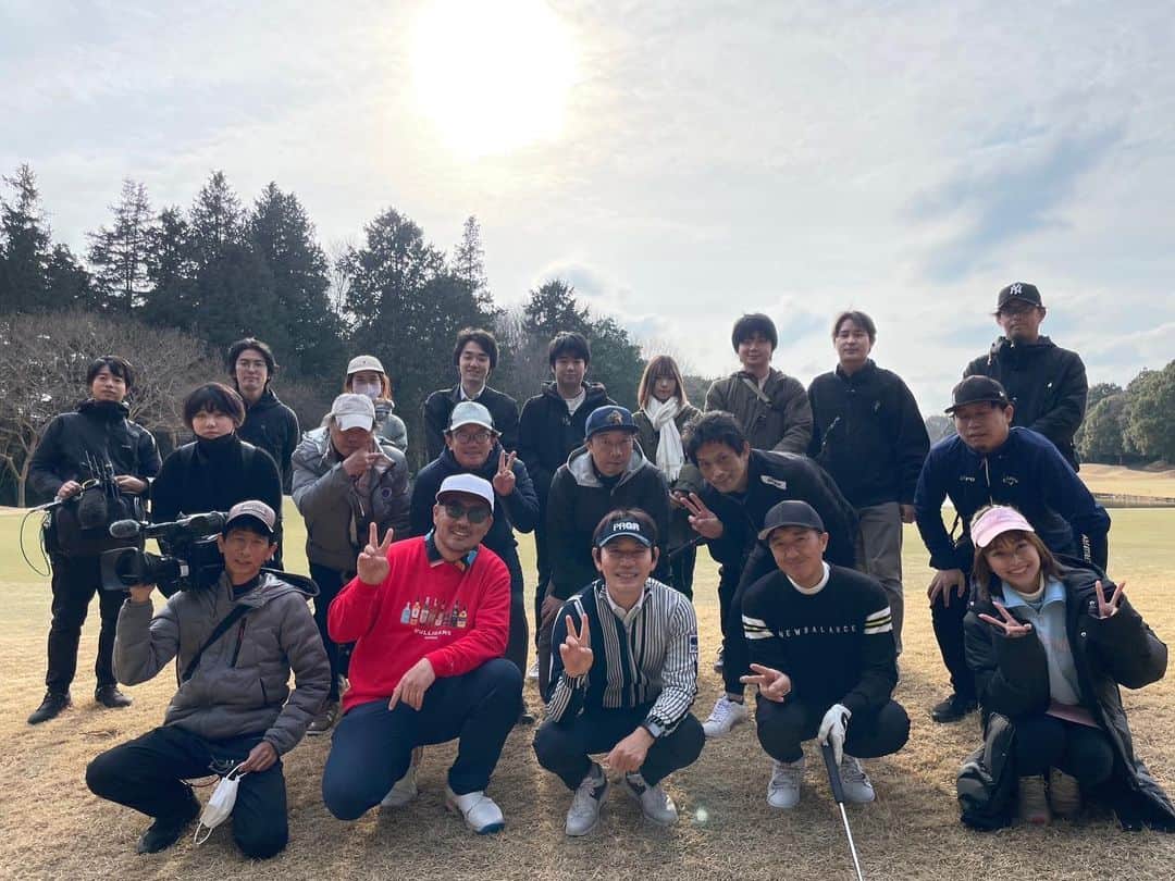 RED RICEのインスタグラム：「今日で出演していたゴルフのキズナが最終回になってしまいました😭⛳️ 内藤雄士さん、中川絵美里アナ、スタッフの皆さん、そして観てくれた皆さん本当にありがとうございました‼️ とても寂しいですがゴルフ人生はまだまだ長いのでまた会える日のために更に精進していきたいと思います🔥 この番組では多くを学んで、よりゴルフを好きになる事が出来ました⛳️❤️  ゴルフ最高‼️  それではまた😎⛳️  #ゴルフのキズナ #内藤雄士プロコーチ  #中川絵美里アナ」