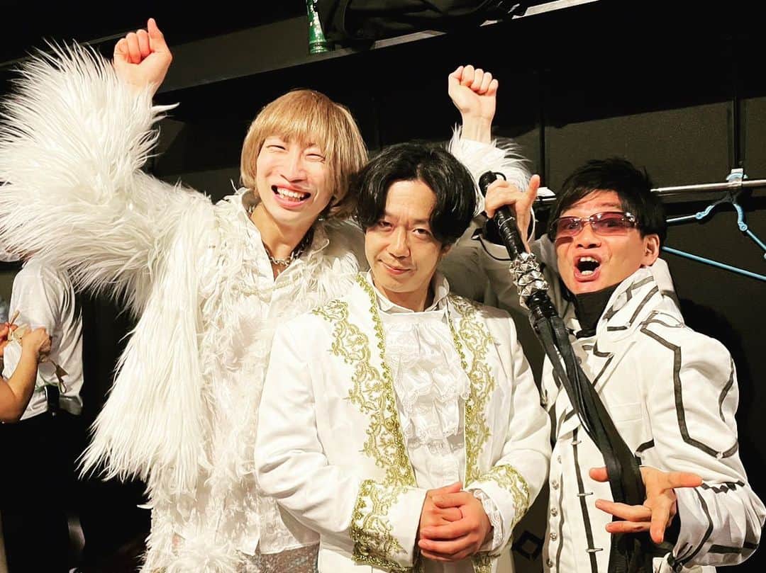 のインスタグラム：「小野寺ジャスティンと サドヤマエスさんと アチャ・マサノブ　。」