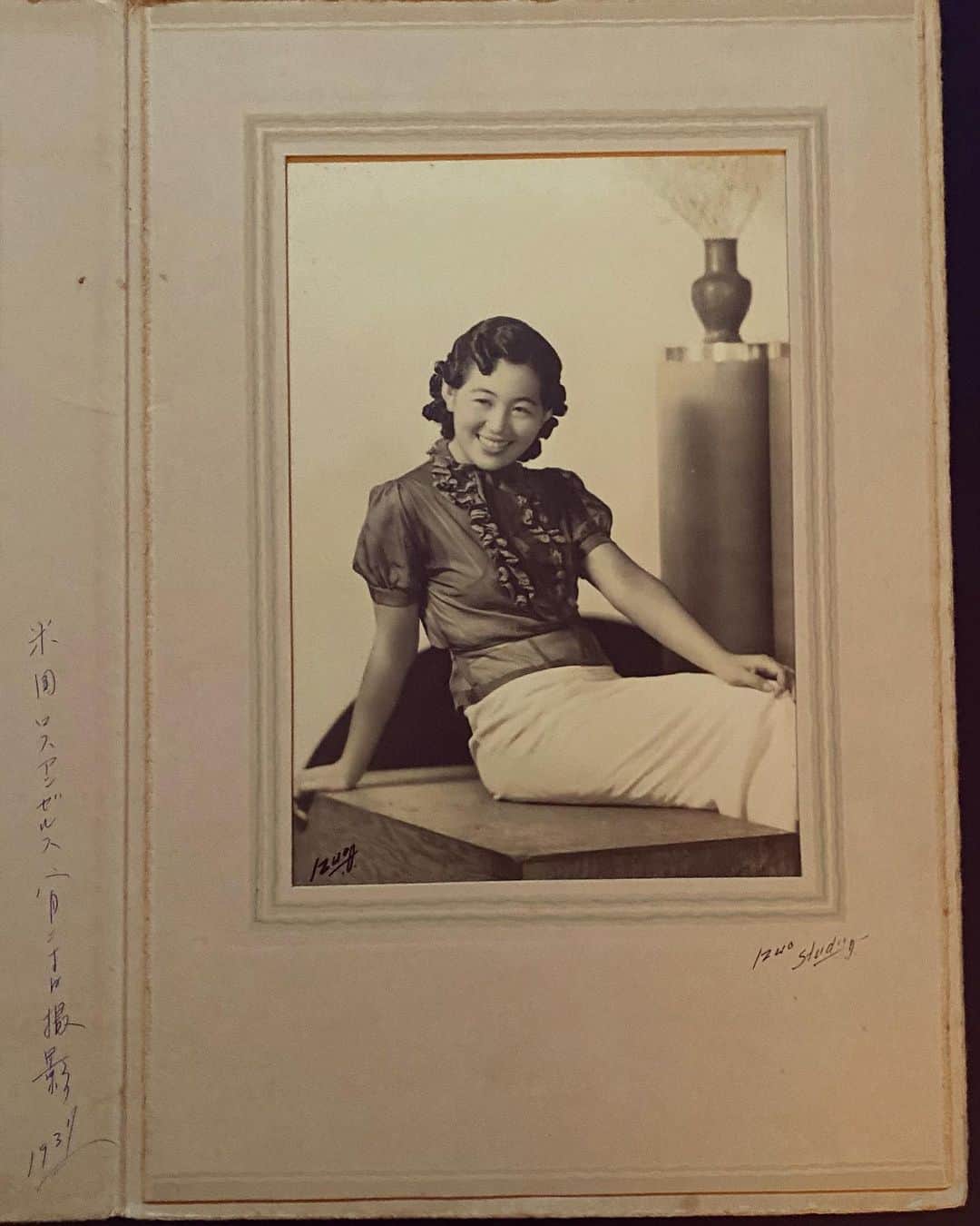鈴木一真のインスタグラム：「Aunt Yuriko, Los Angeles ,1937  A photo of Aunt Yuriko before the WWII and a letter to my father's sisters asking if they would like to marry in LA. 百合子おばさんから戦前に送られて来た写真と父の妹達にアメリカに嫁に来ないかという手紙。  My grandmother's older sister Mrs. Matsu who came to the US more than 100 years ago. And her children  Aunt Yuriko is on the right.  I feel a sense of romance! 100年以上前にアメリカに渡った祖母の姉マツさんと子供達。右が百合子叔母さん。ロマンを感じます！  Great uncle and uncle George who is really cool.  Is this motorcycle a Harley-Davidson? I really wanted to meet them!! 大叔父、そして白州次郎バリにカッコいいジョージ叔父さん。この単車はハーレーだろうか？彼らに会ってみたかった！  #Ancestor #Ancestors  #ご先祖様 #実家大掃除 #断捨離」